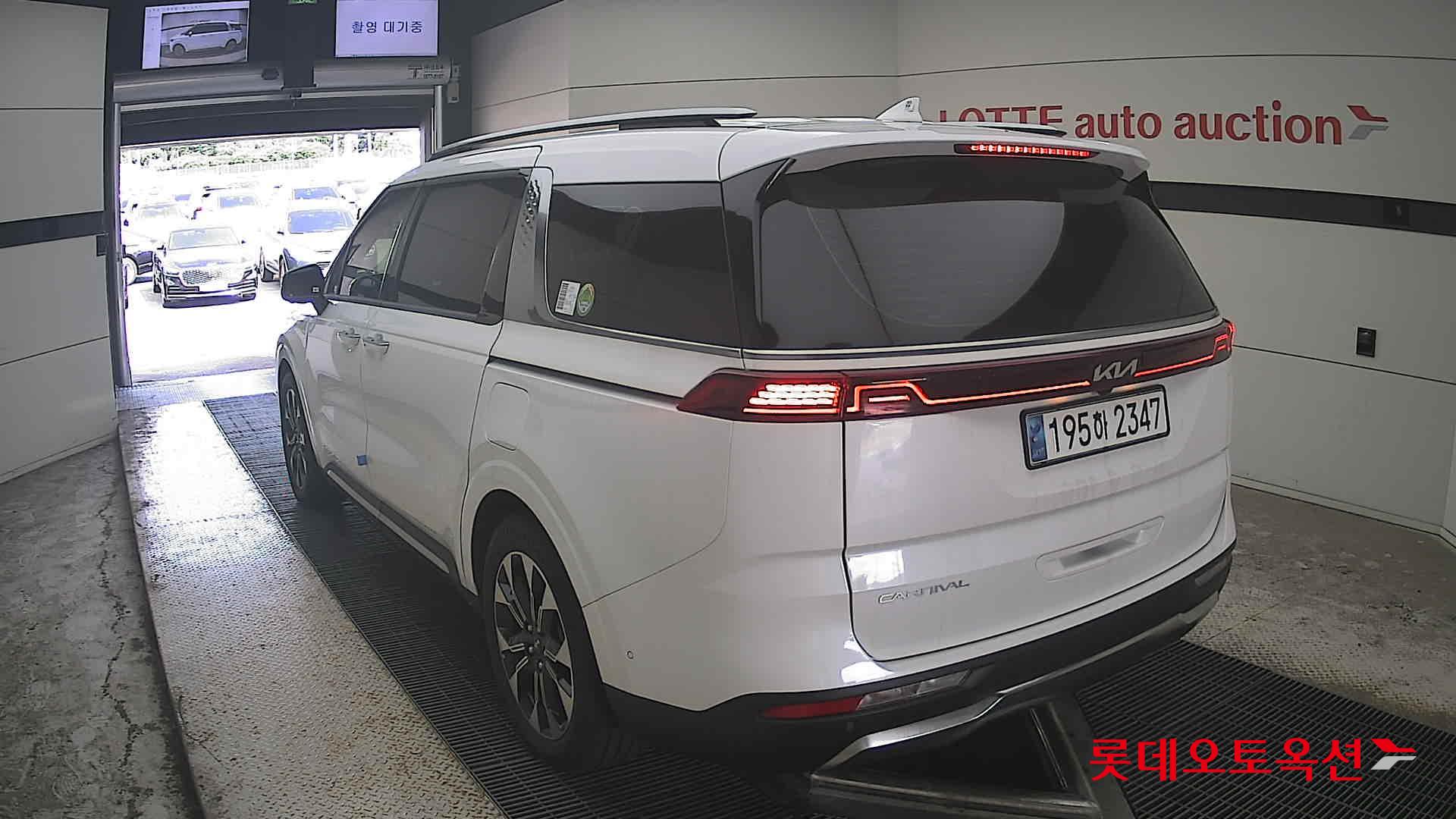 2023 - kia carnival