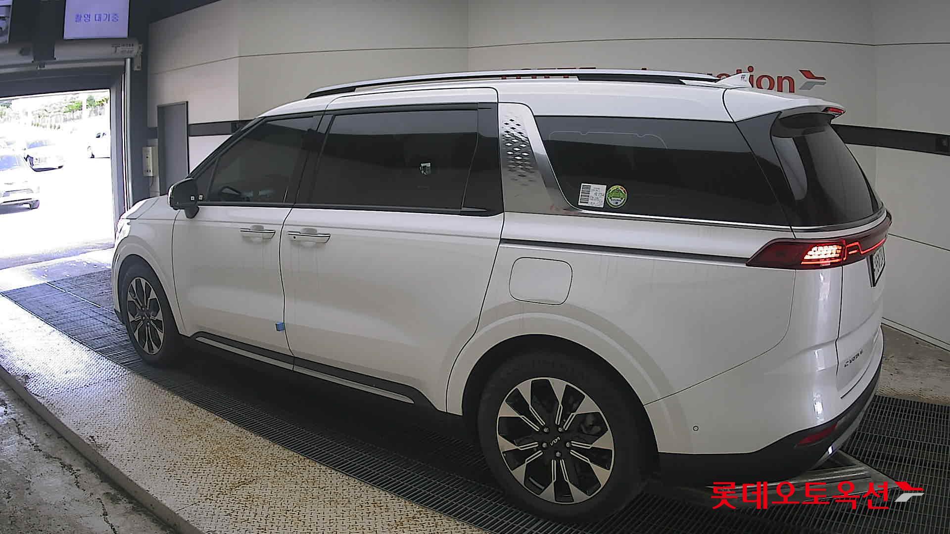 2023 - kia carnival