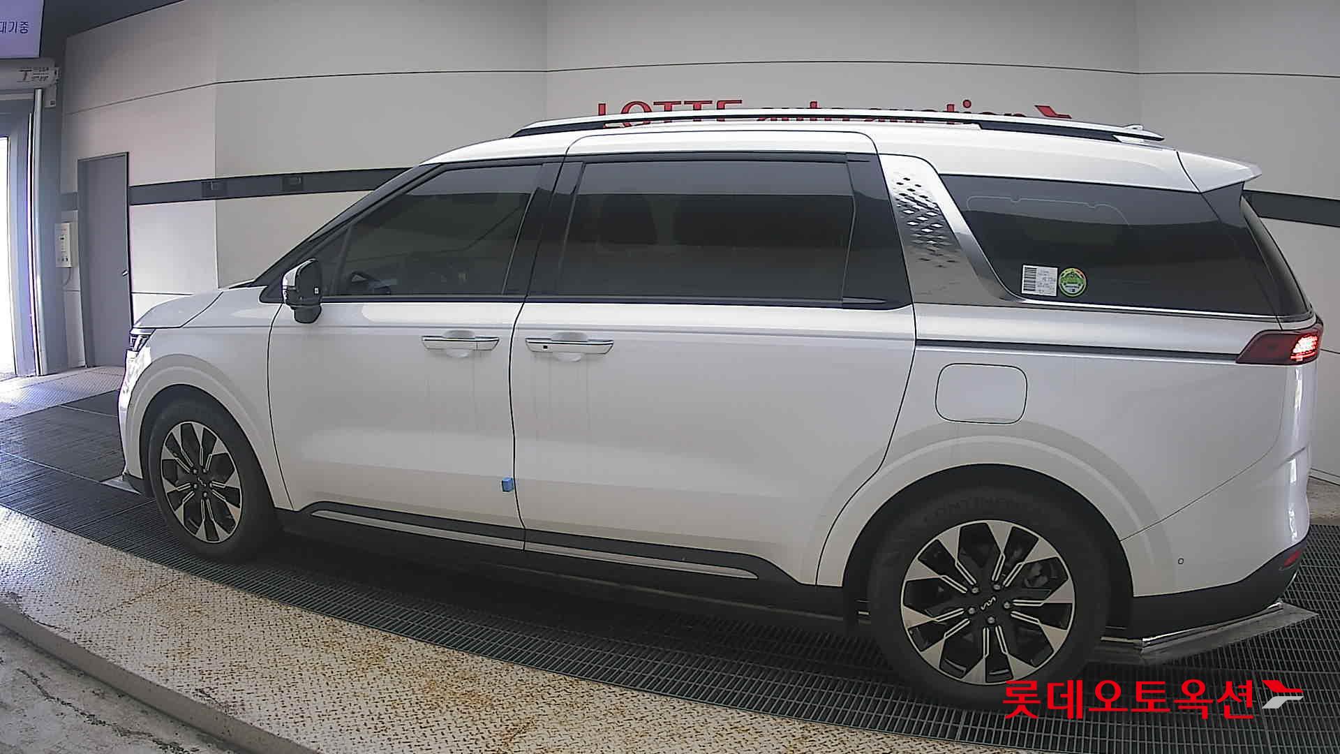 2023 - kia carnival