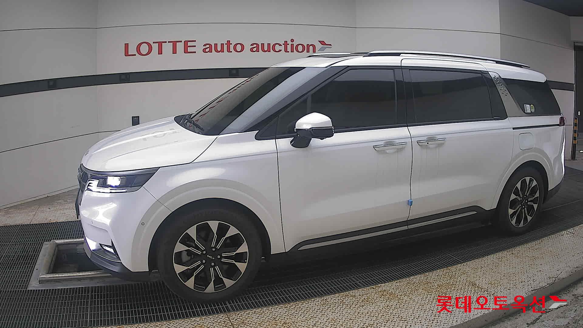 2023 - kia carnival