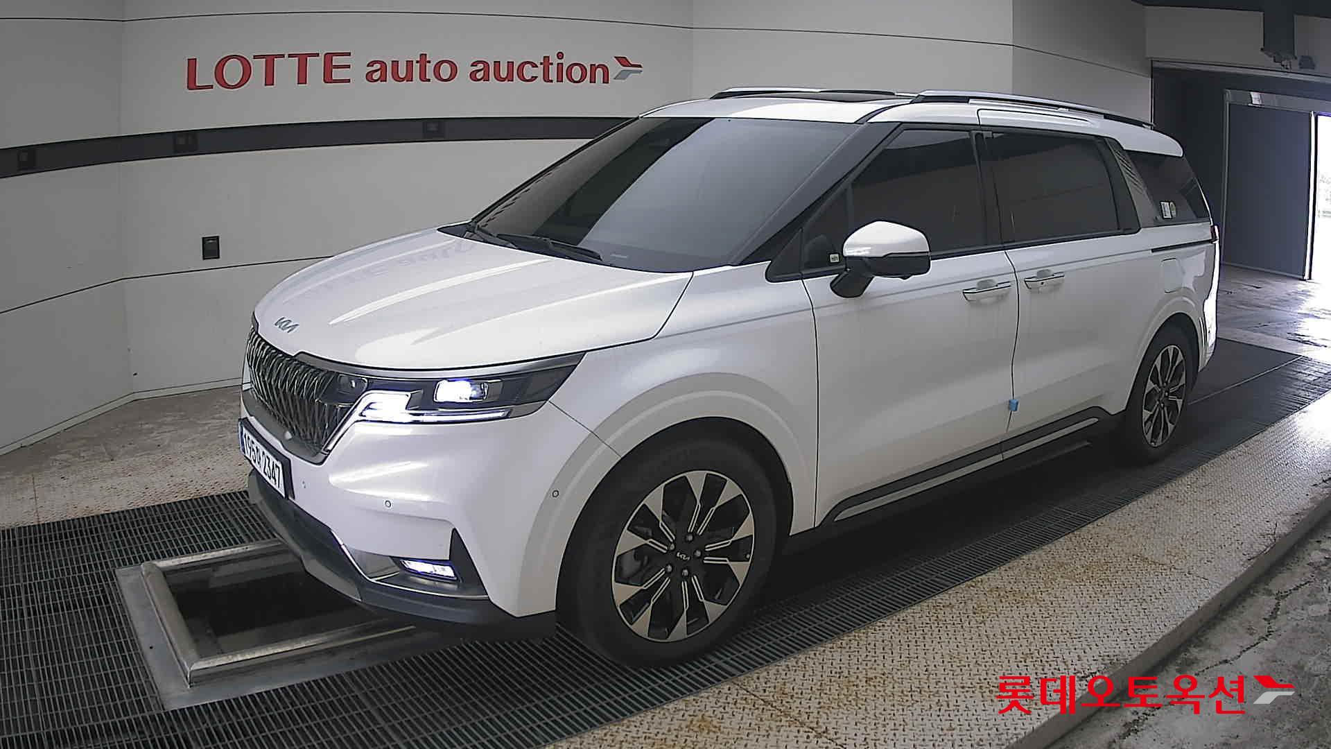 2023 - kia carnival