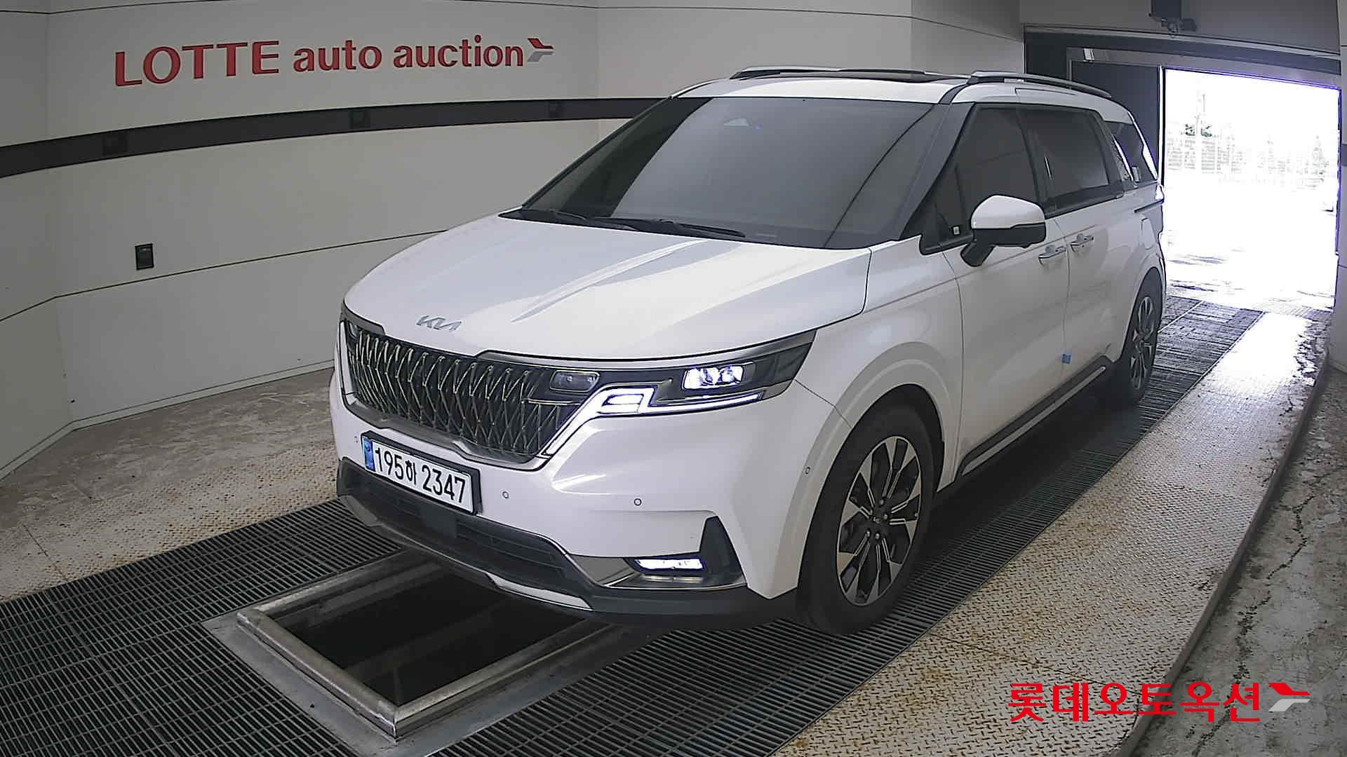 2023 - kia carnival