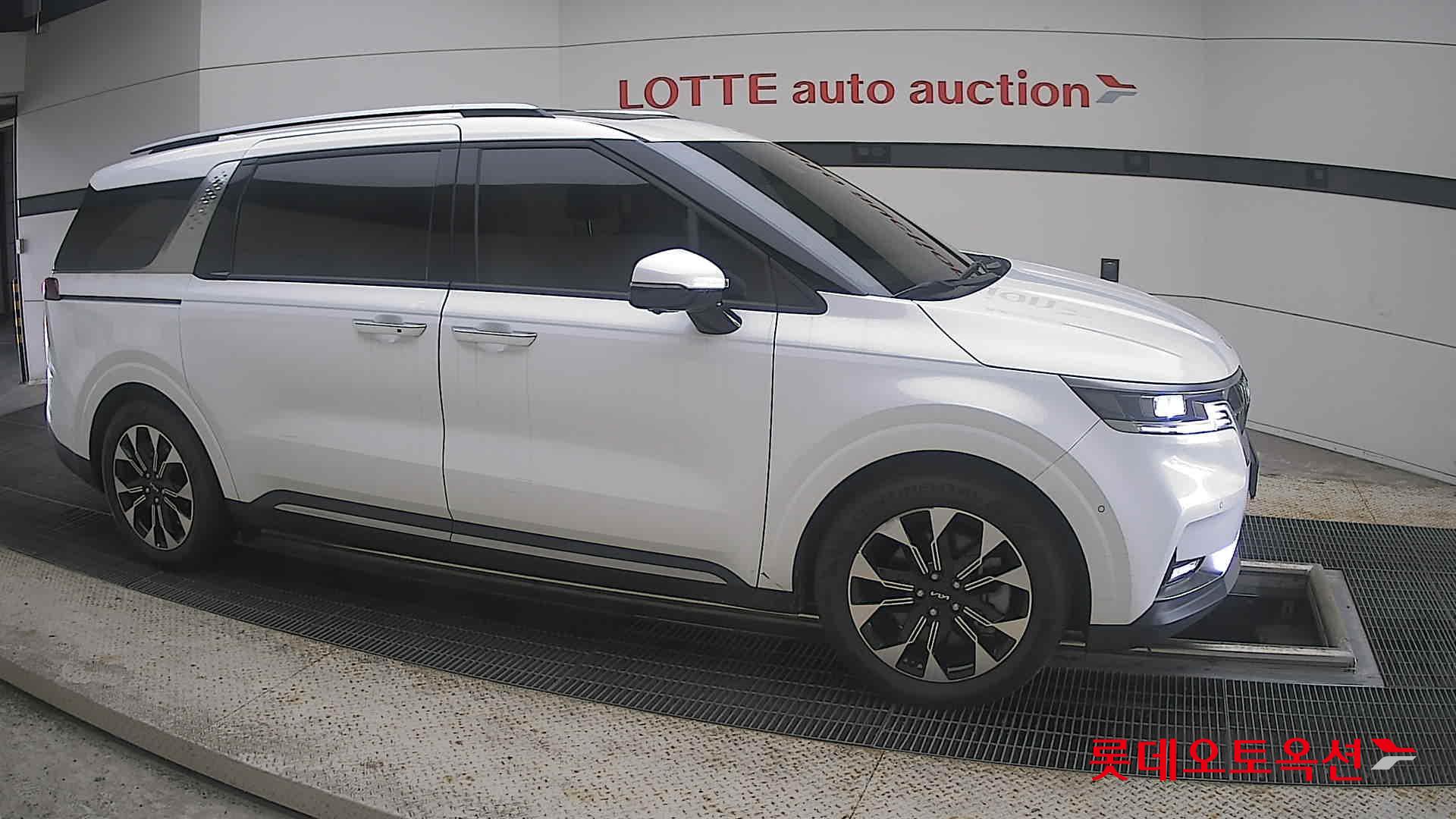 2023 - kia carnival