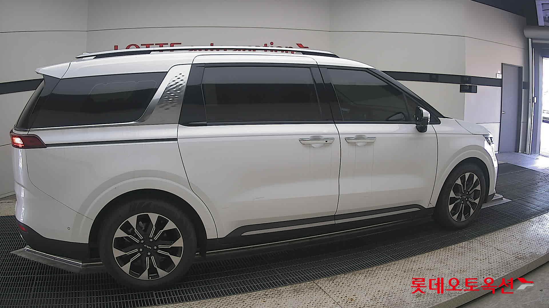 2023 - kia carnival