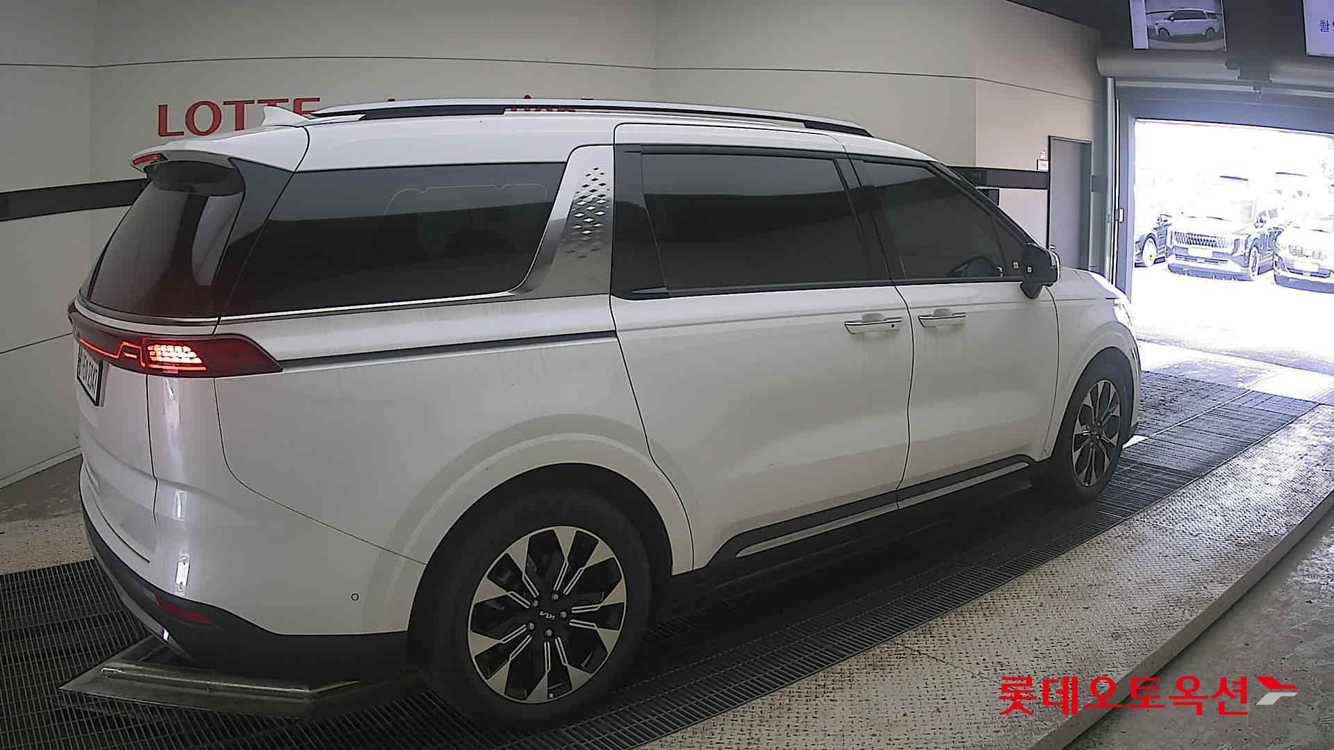 2023 - kia carnival
