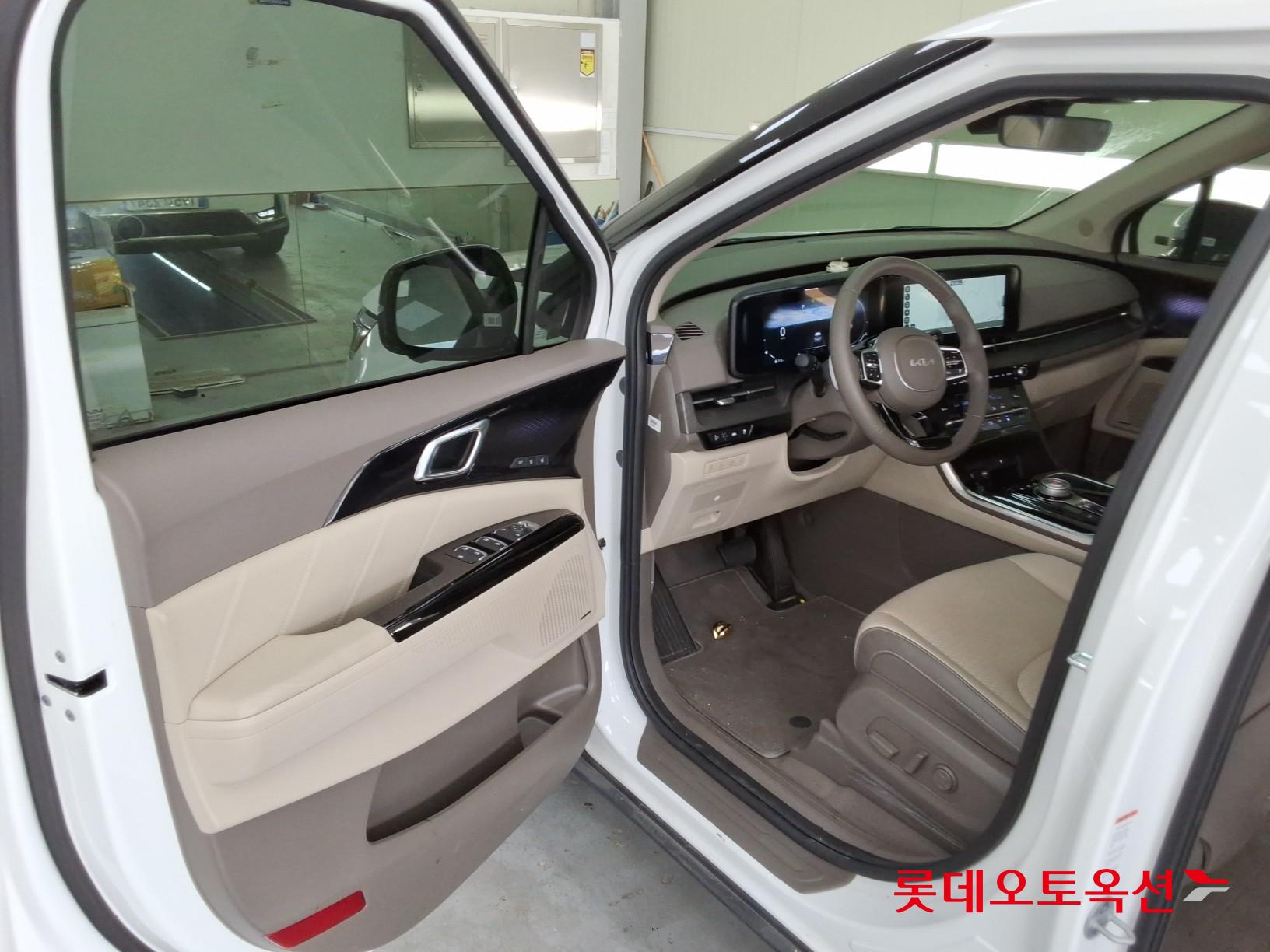 2023 - kia carnival