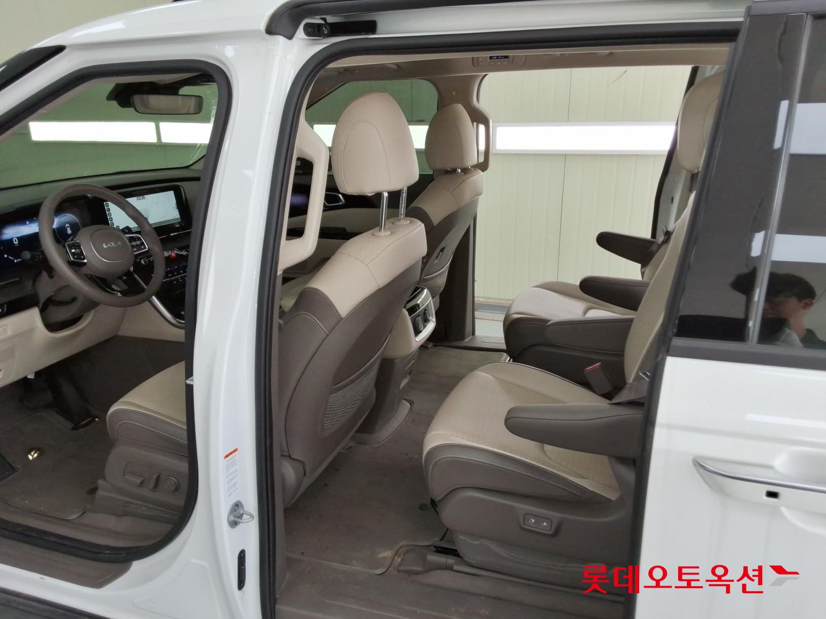 2023 - kia carnival