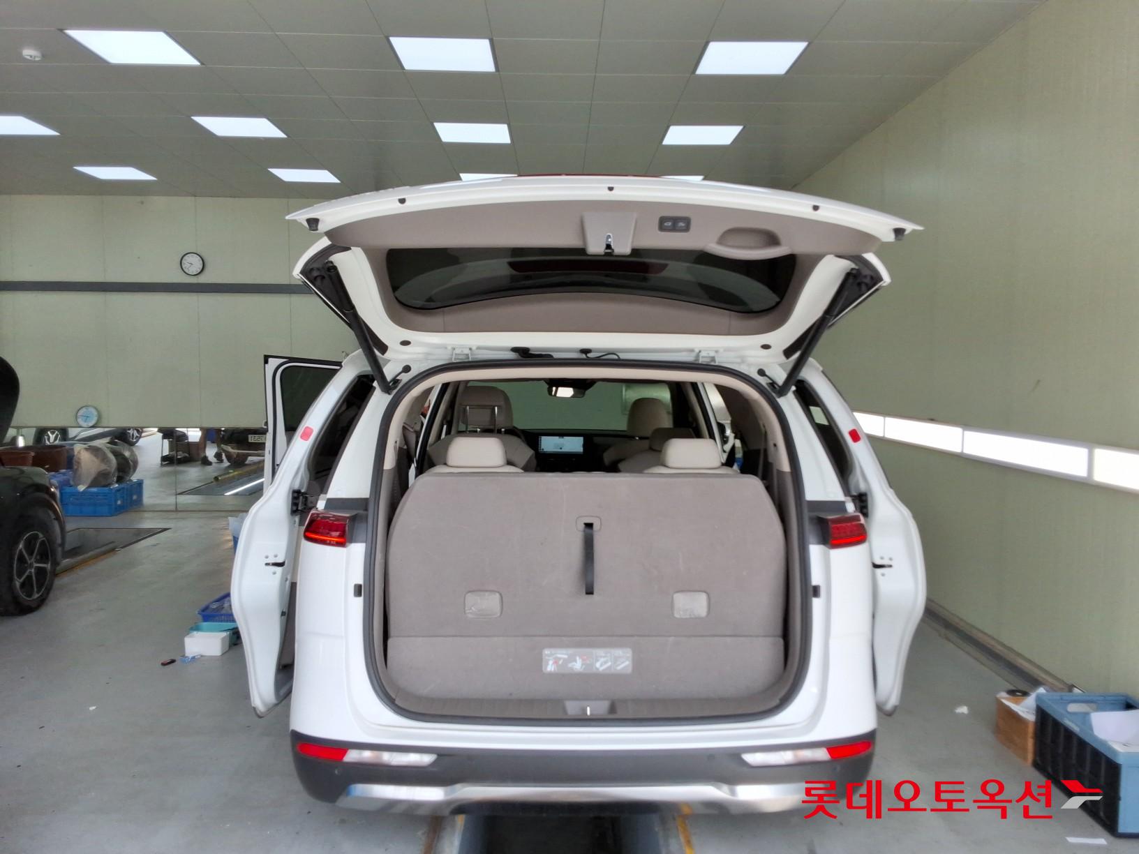 2023 - kia carnival