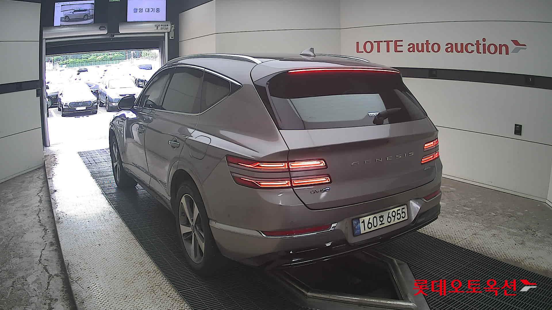 2021 - genesis gv80