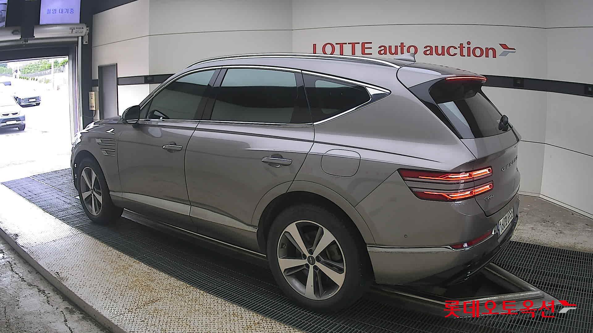 2021 - genesis gv80
