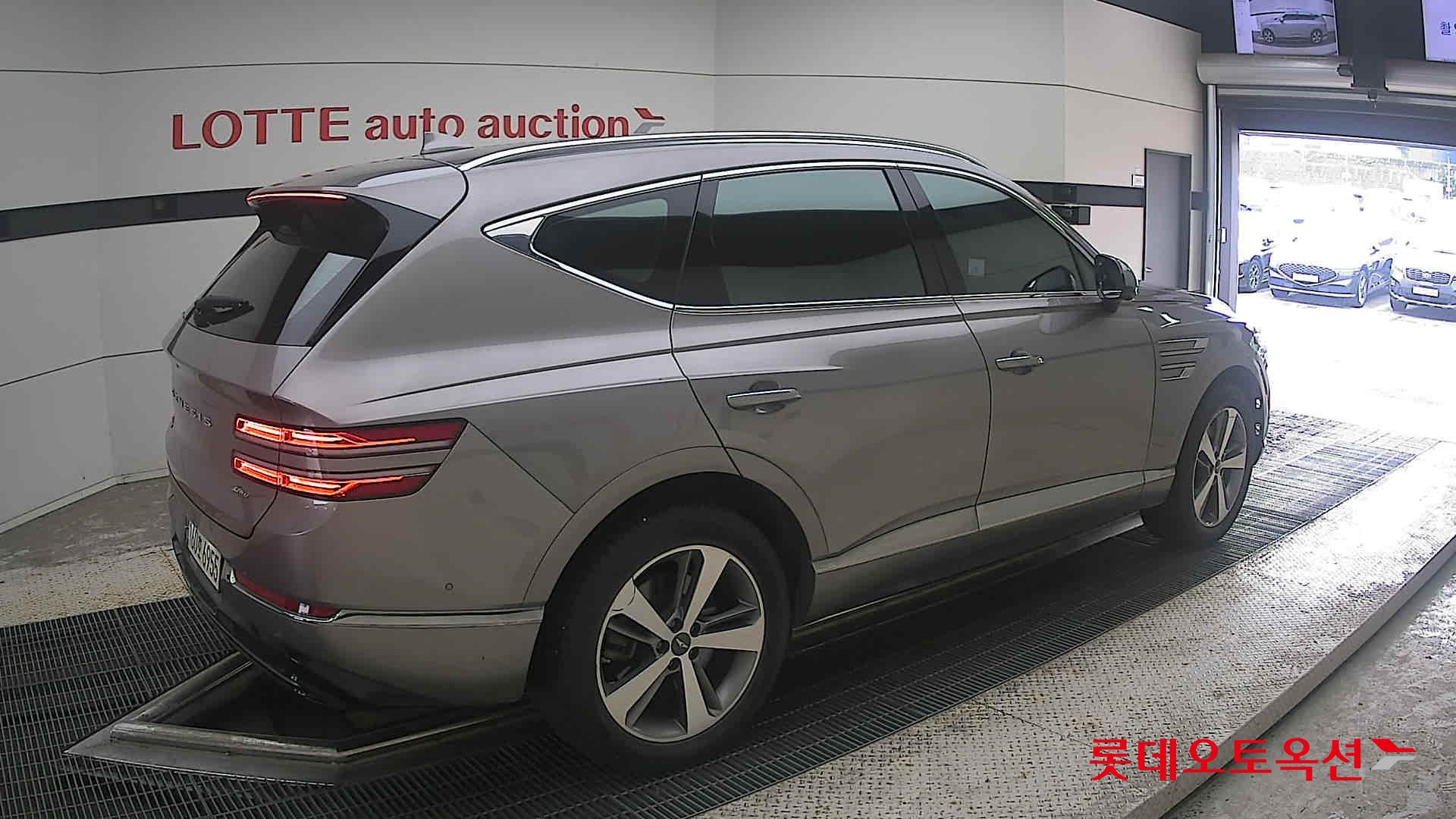 2021 - genesis gv80