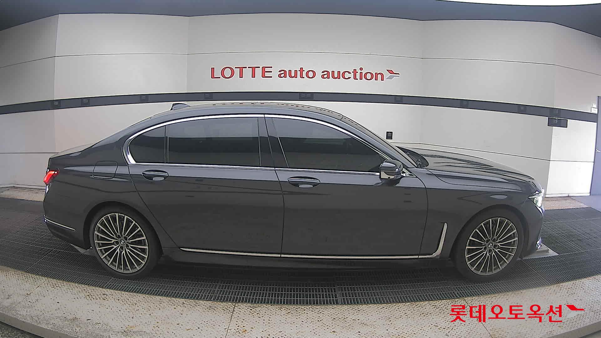 2021 - bmw m7