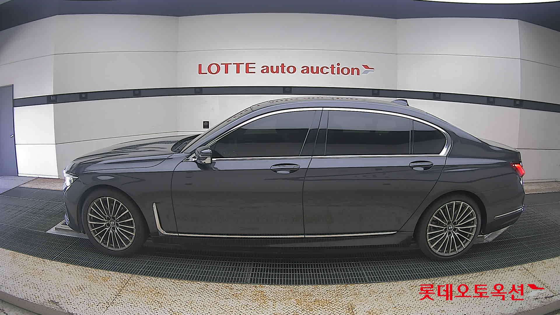 2021 - bmw m7