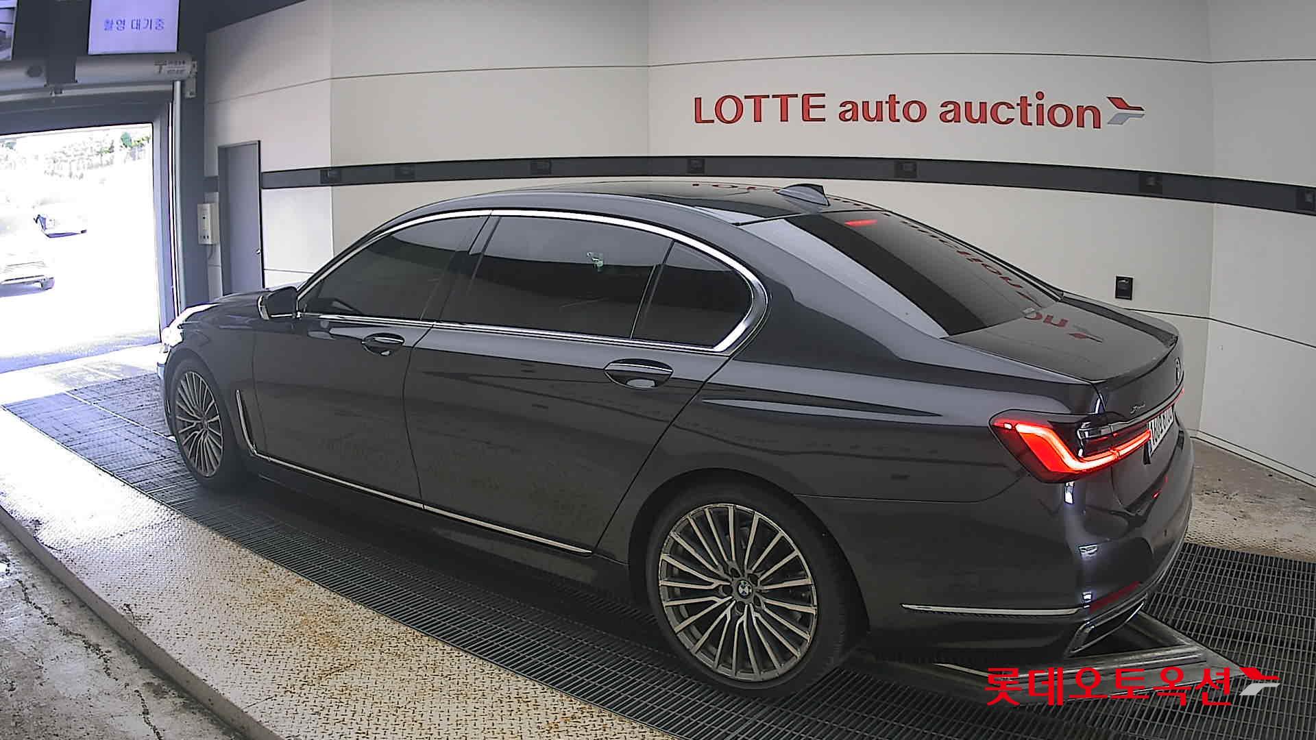 2021 - bmw m7