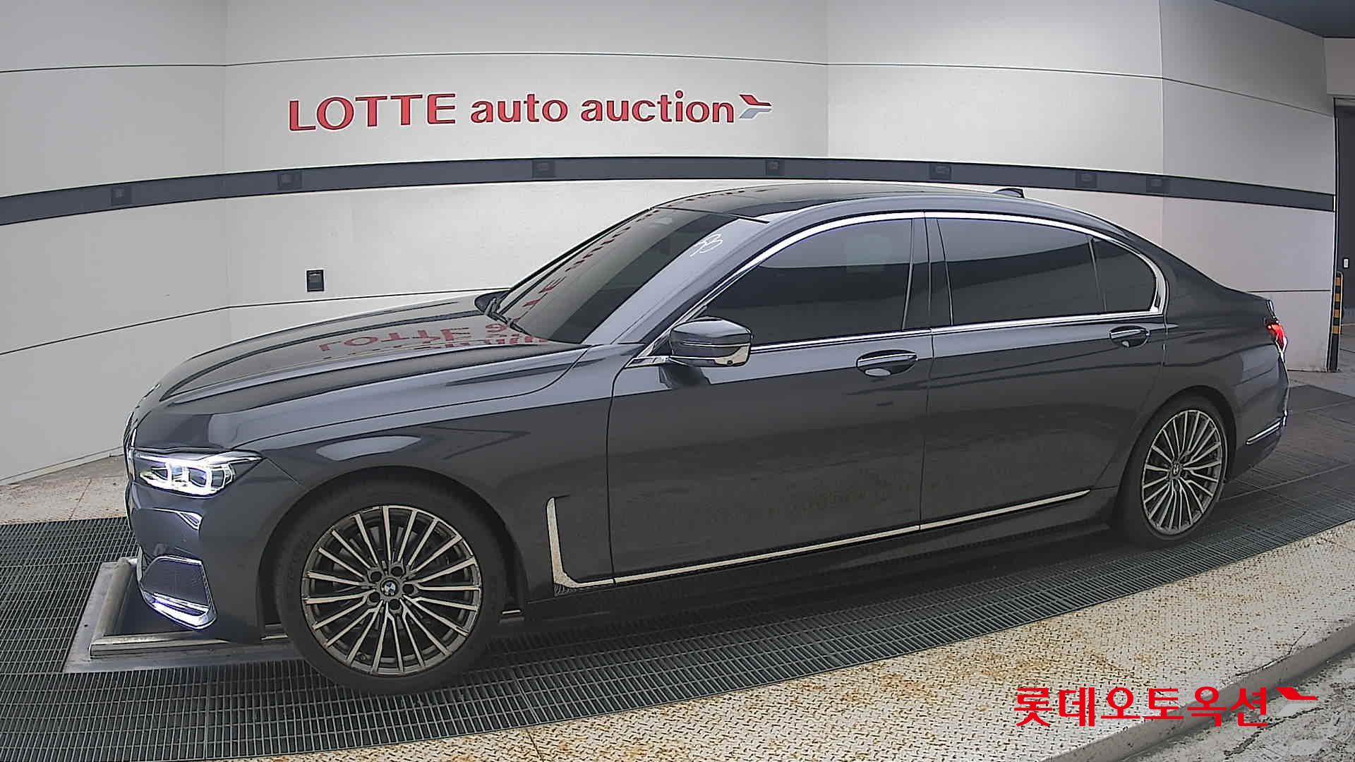 2021 - bmw m7