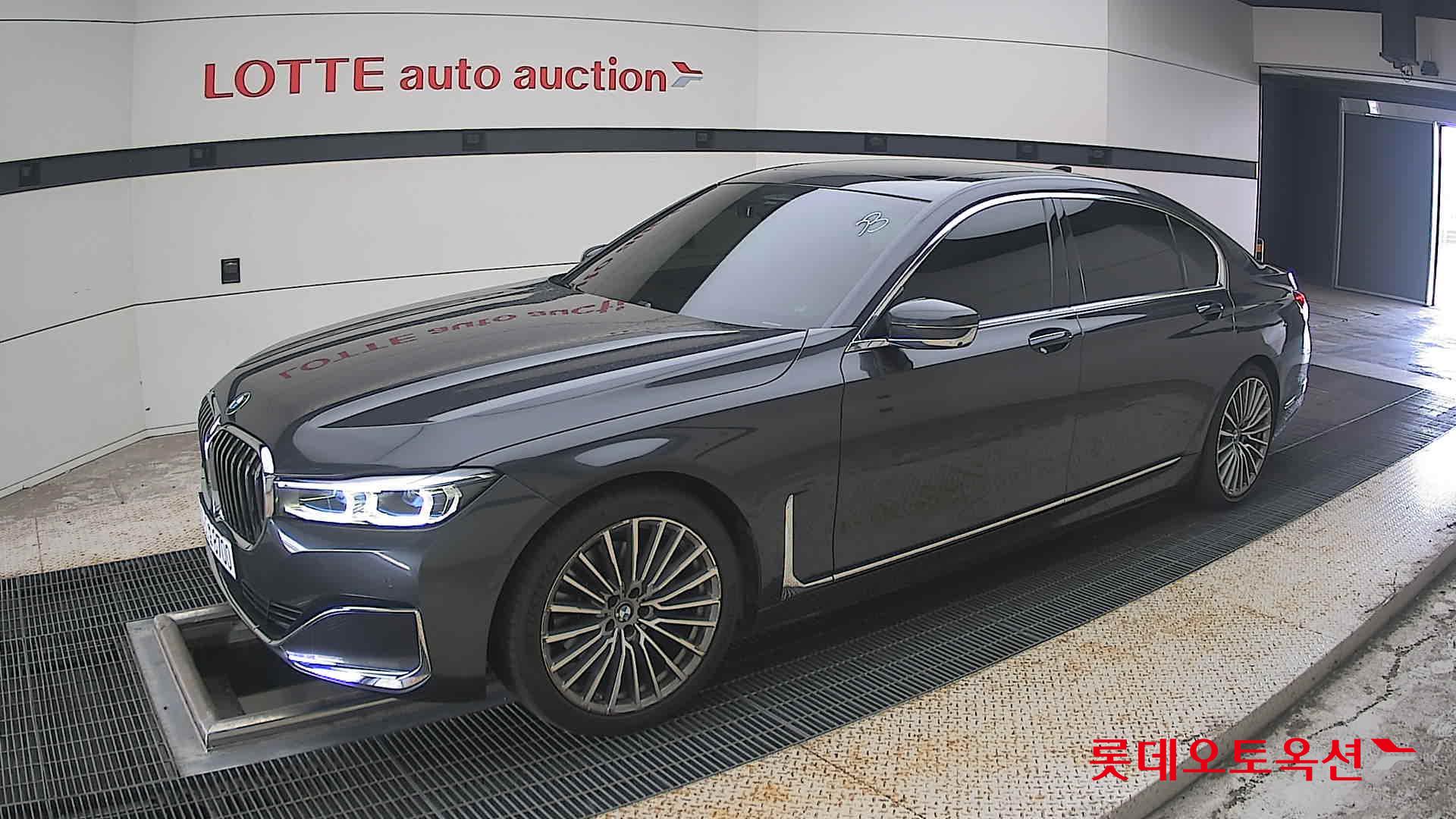 2021 - bmw m7