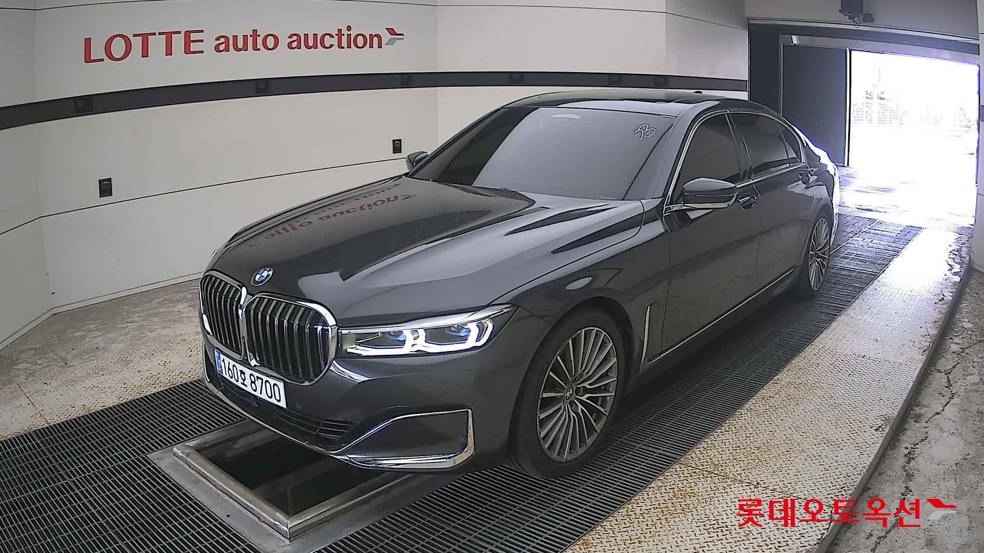 2021 - bmw m7