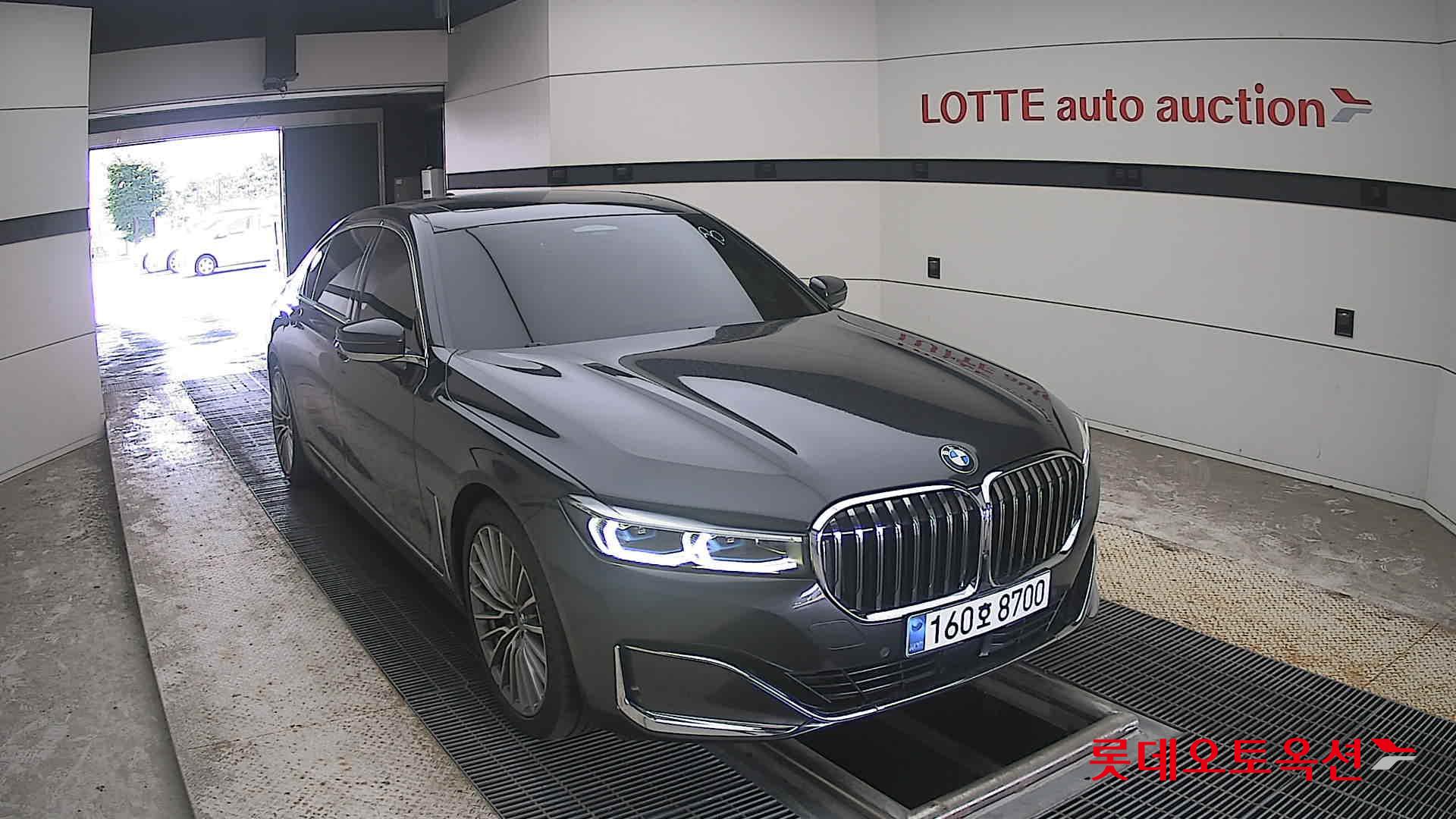 2021 - bmw m7