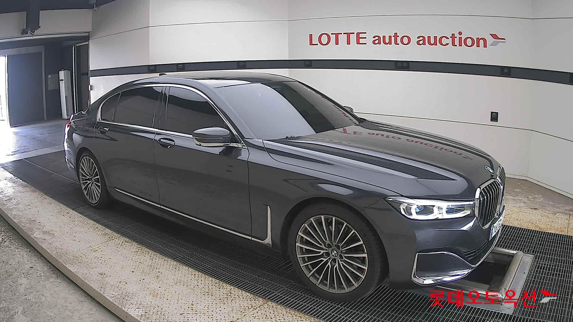 2021 - bmw m7