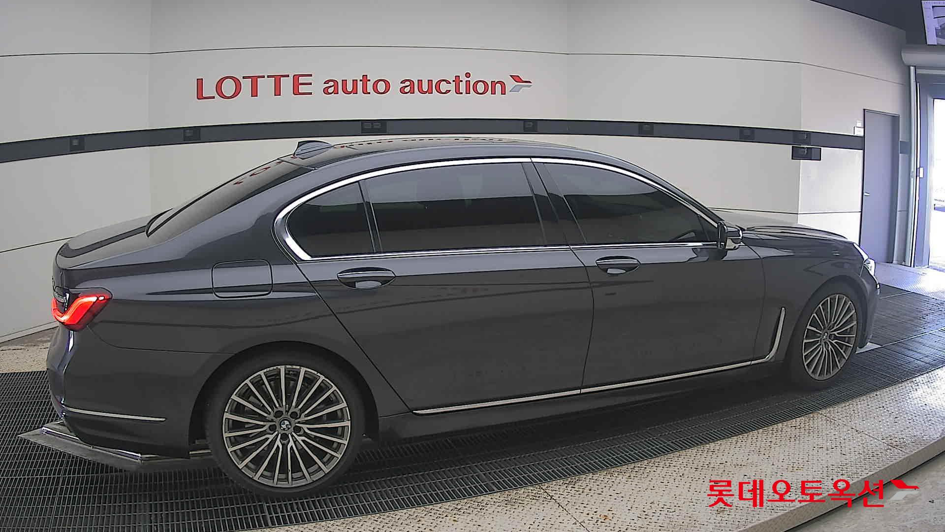 2021 - bmw m7