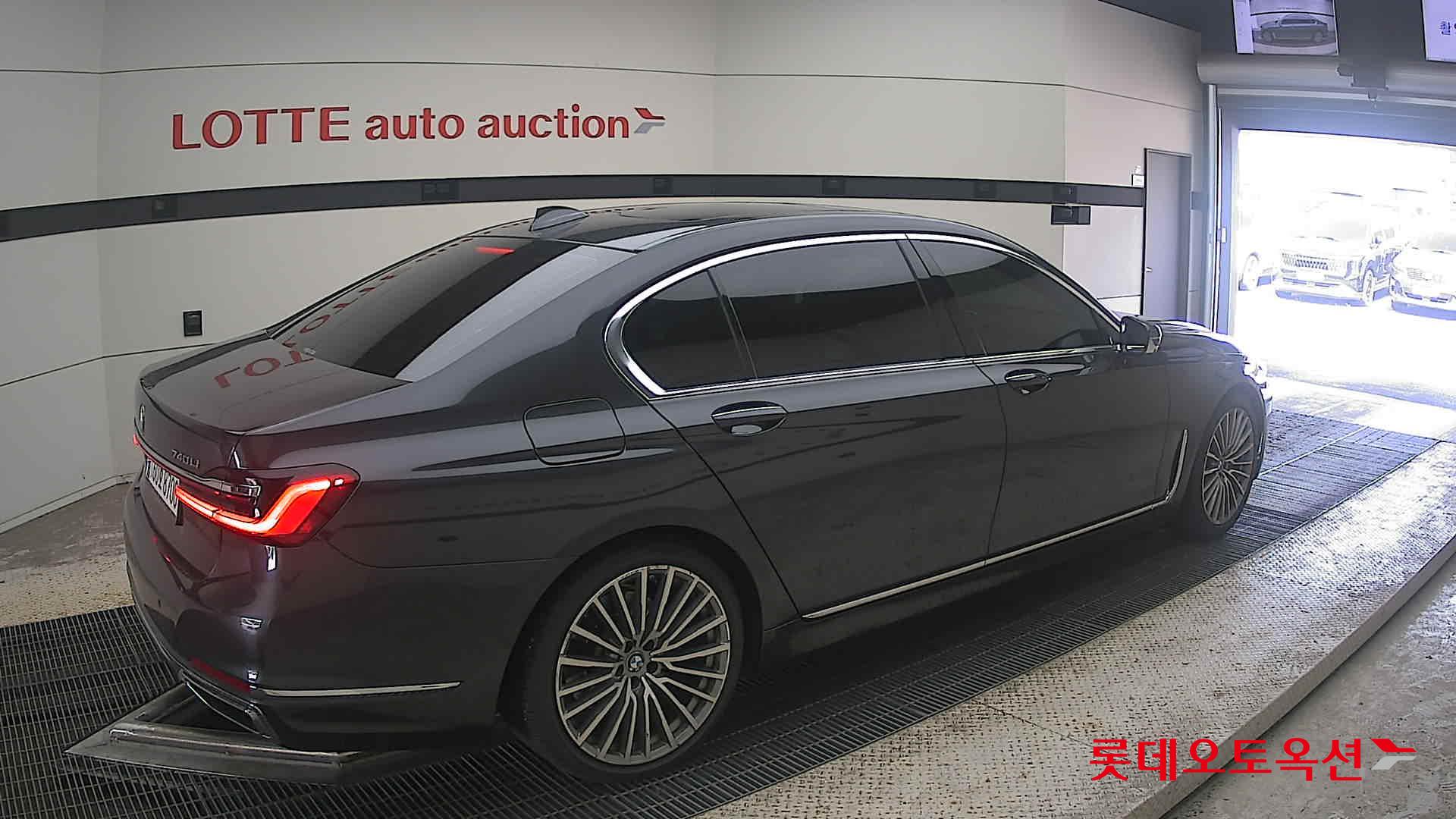 2021 - bmw m7