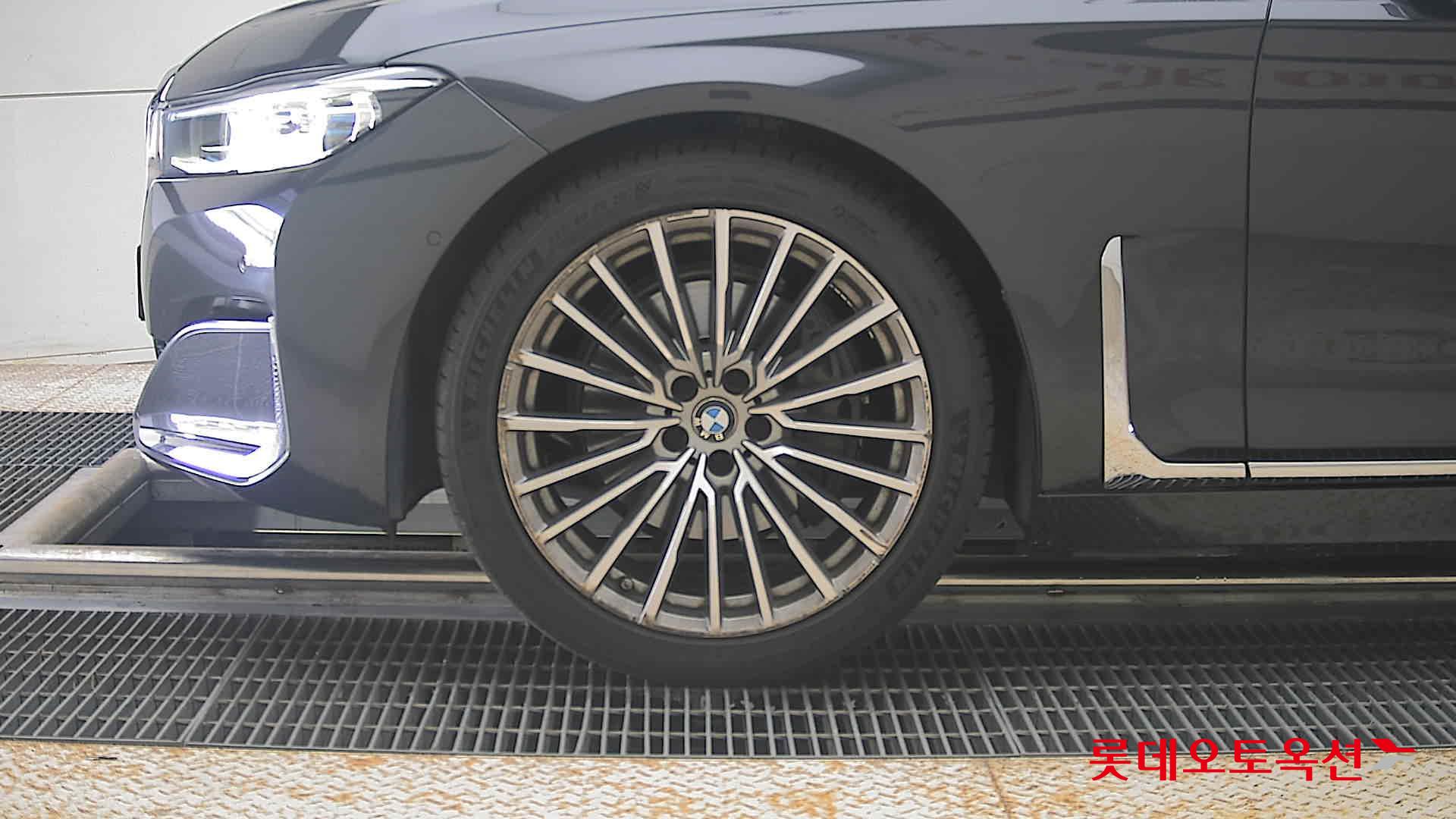 2021 - bmw m7