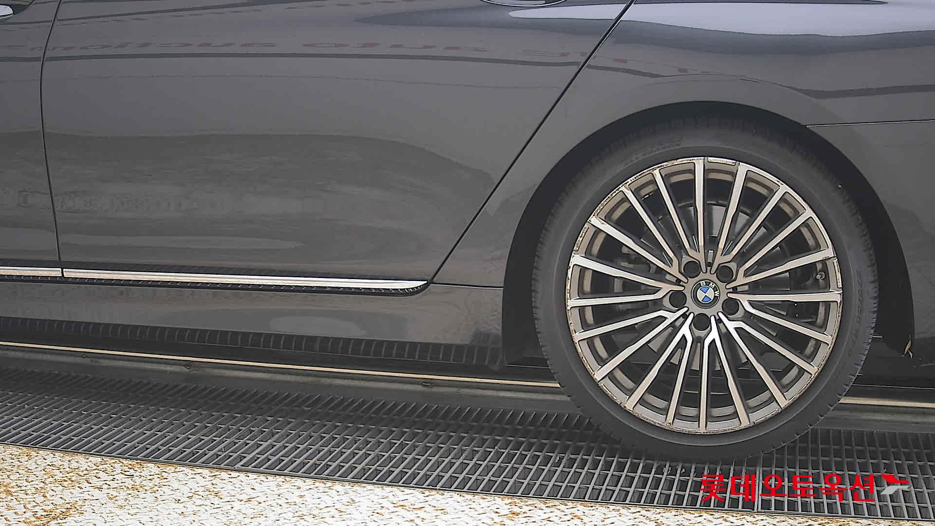 2021 - bmw m7