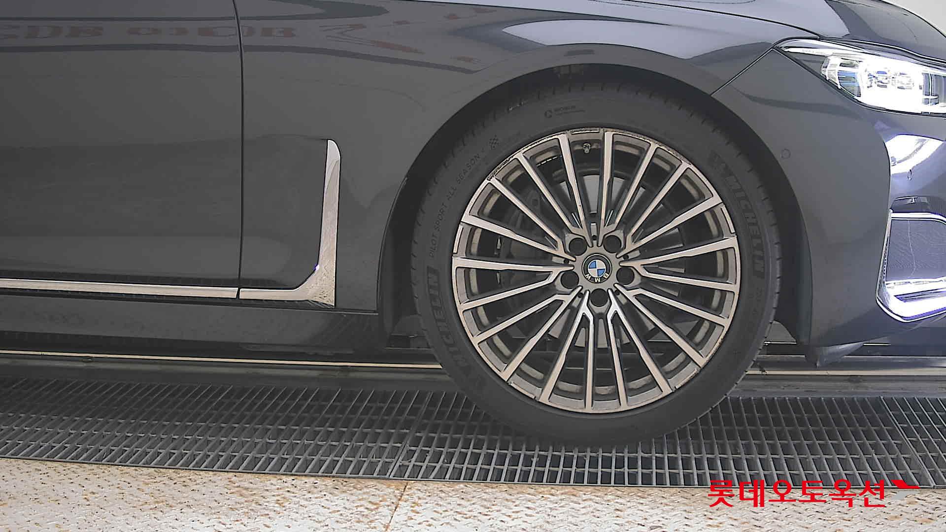 2021 - bmw m7