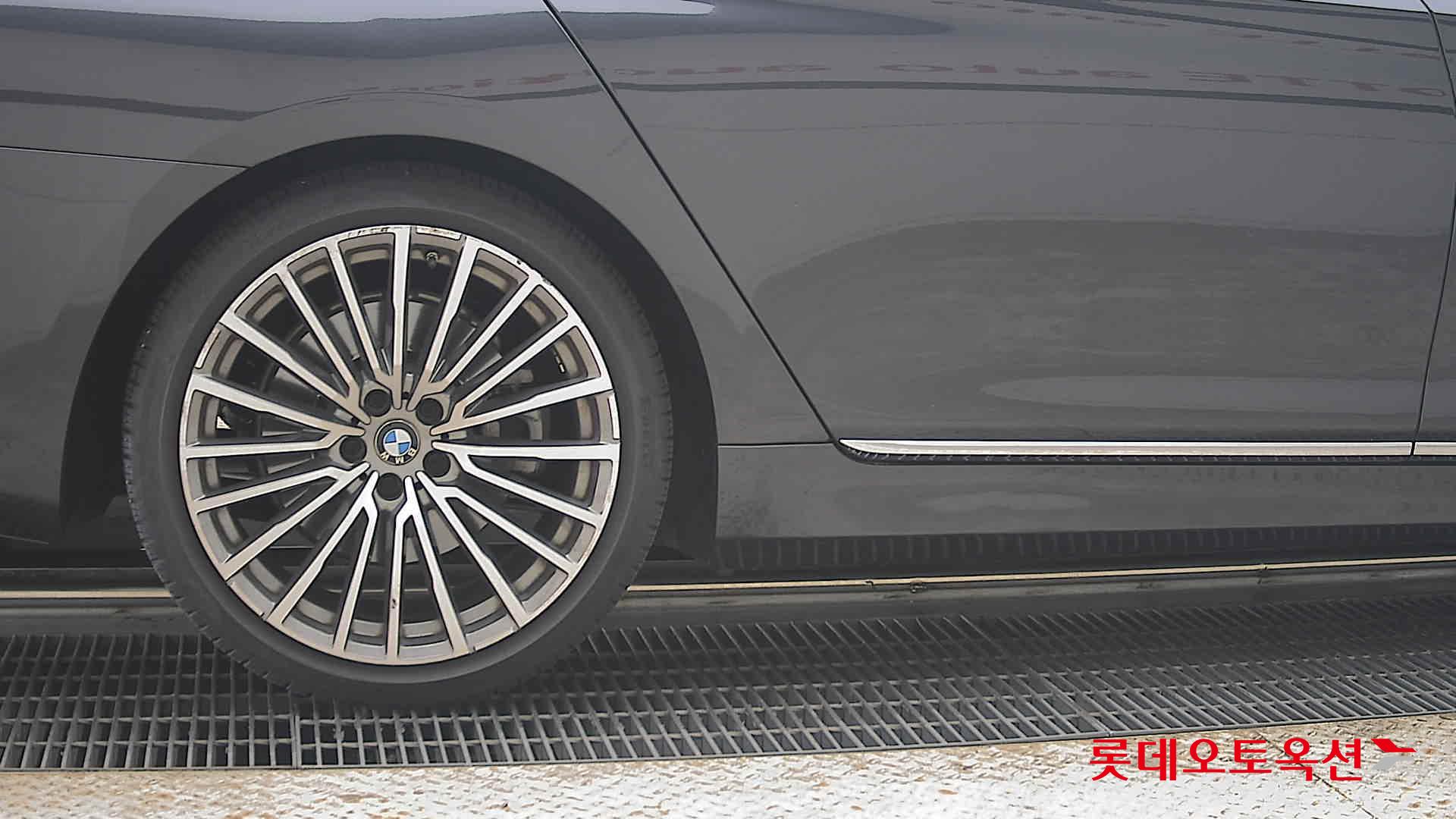 2021 - bmw m7