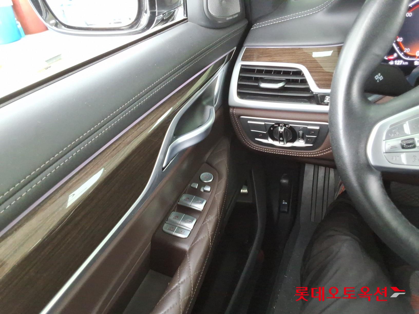 2021 - bmw m7