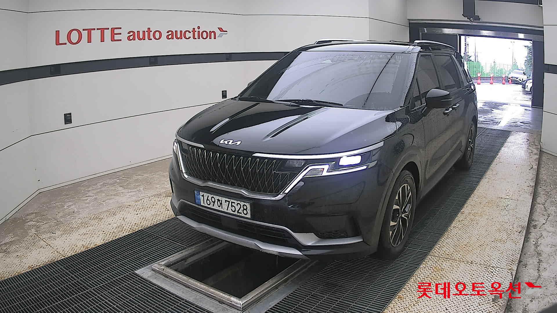 2023 - kia carnival