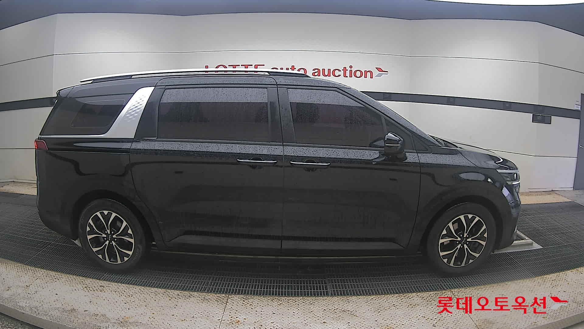 2023 - kia carnival
