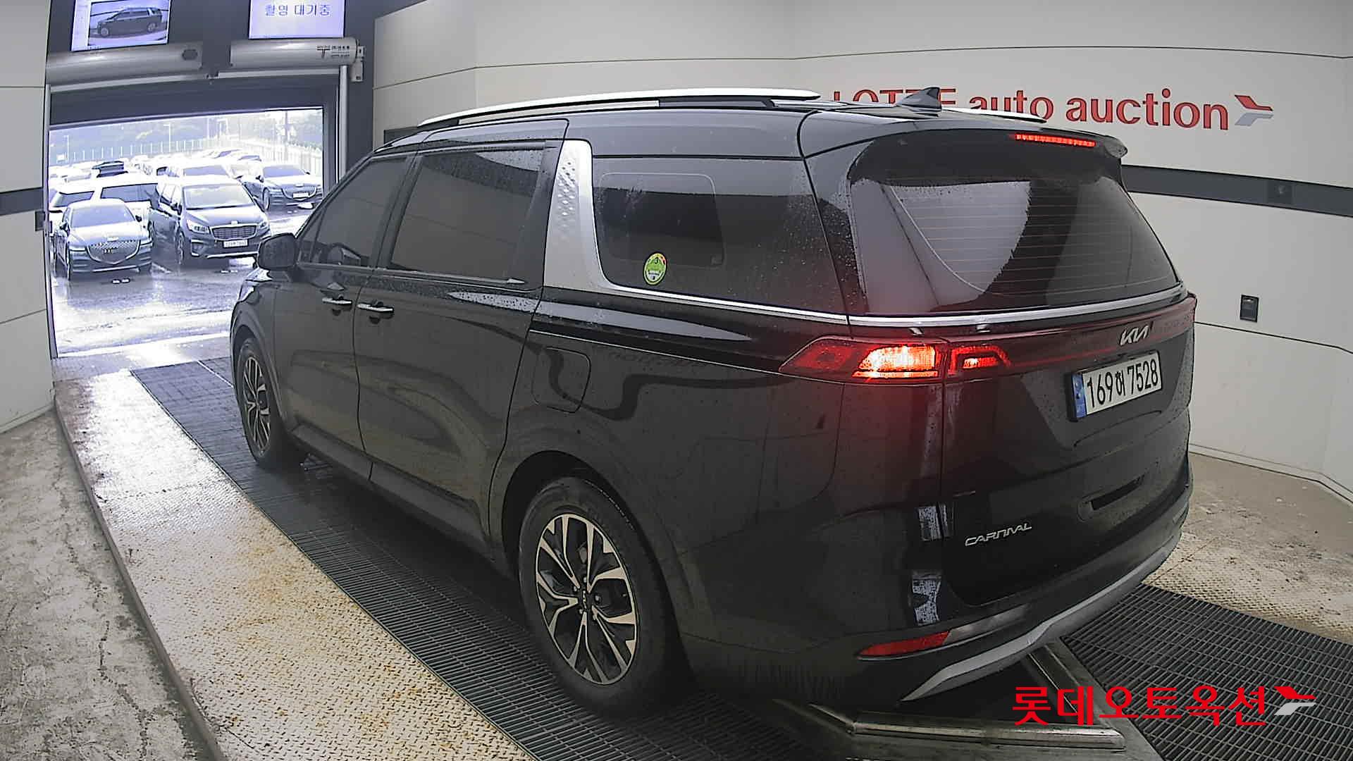2023 - kia carnival