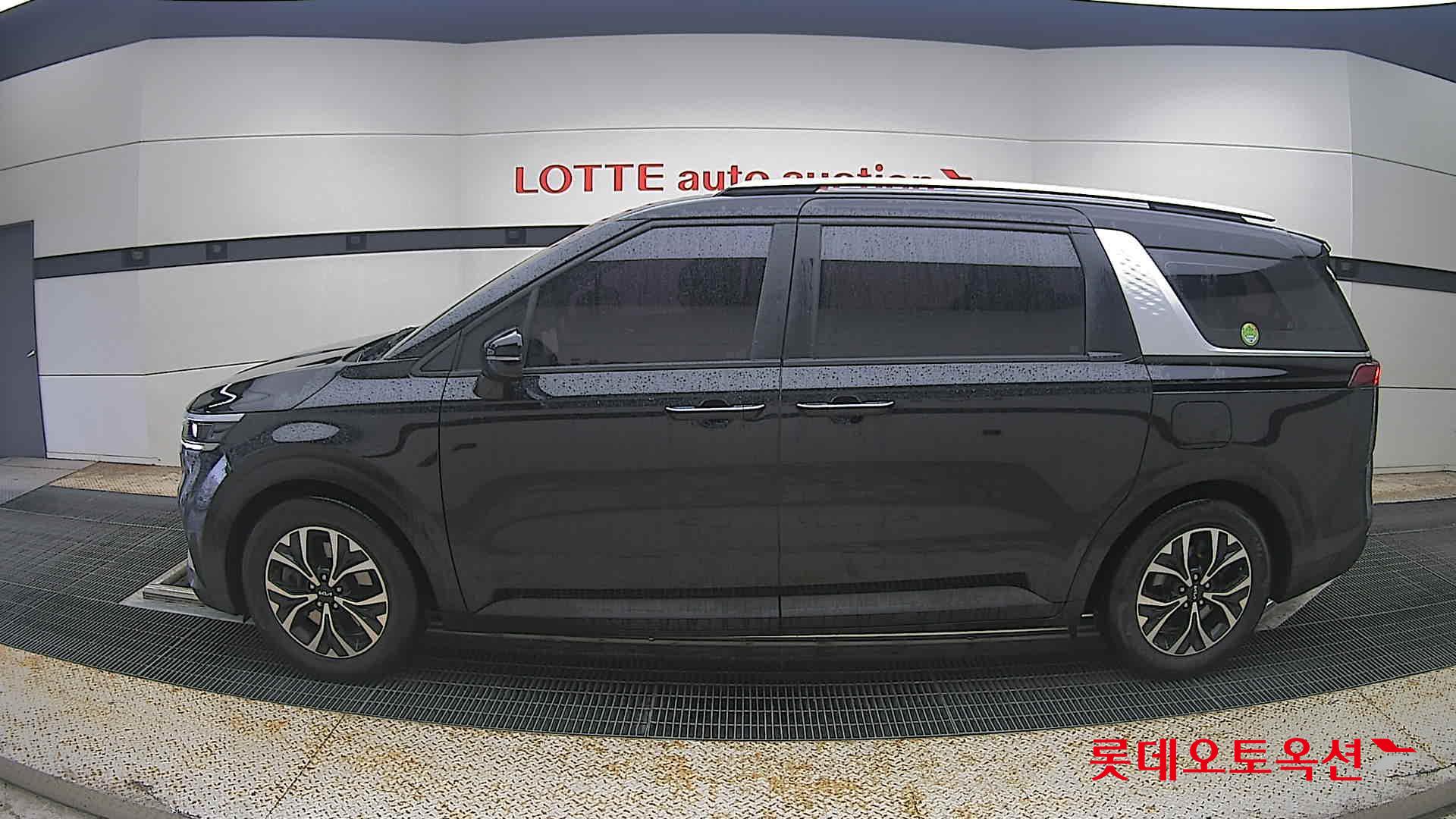 2023 - kia carnival