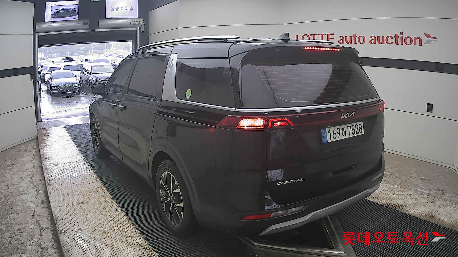 2023 - kia carnival