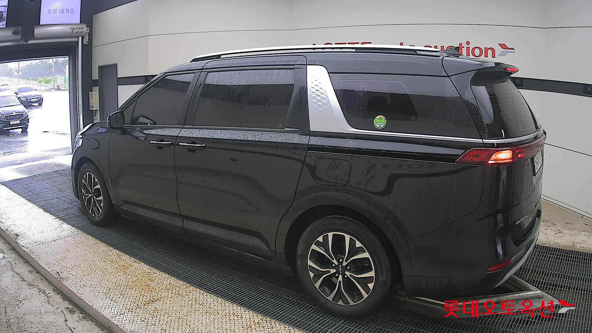 2023 - kia carnival