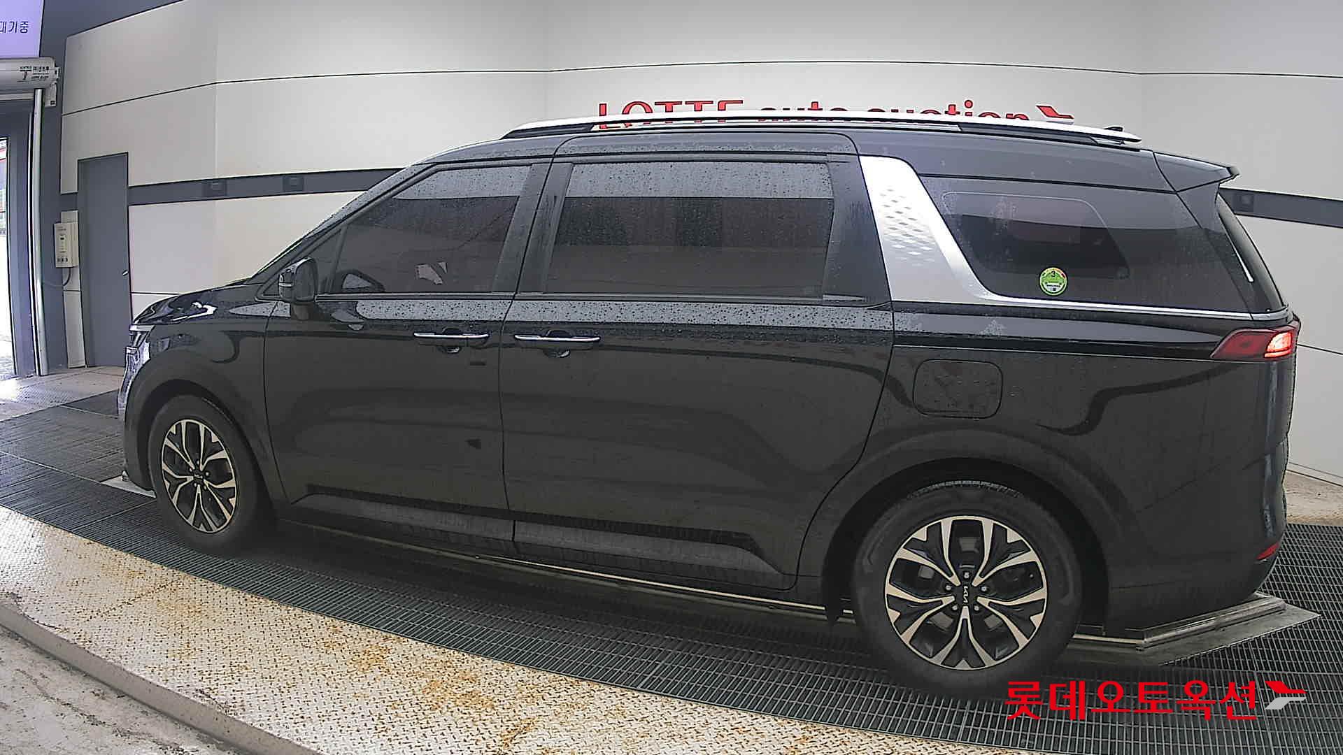 2023 - kia carnival