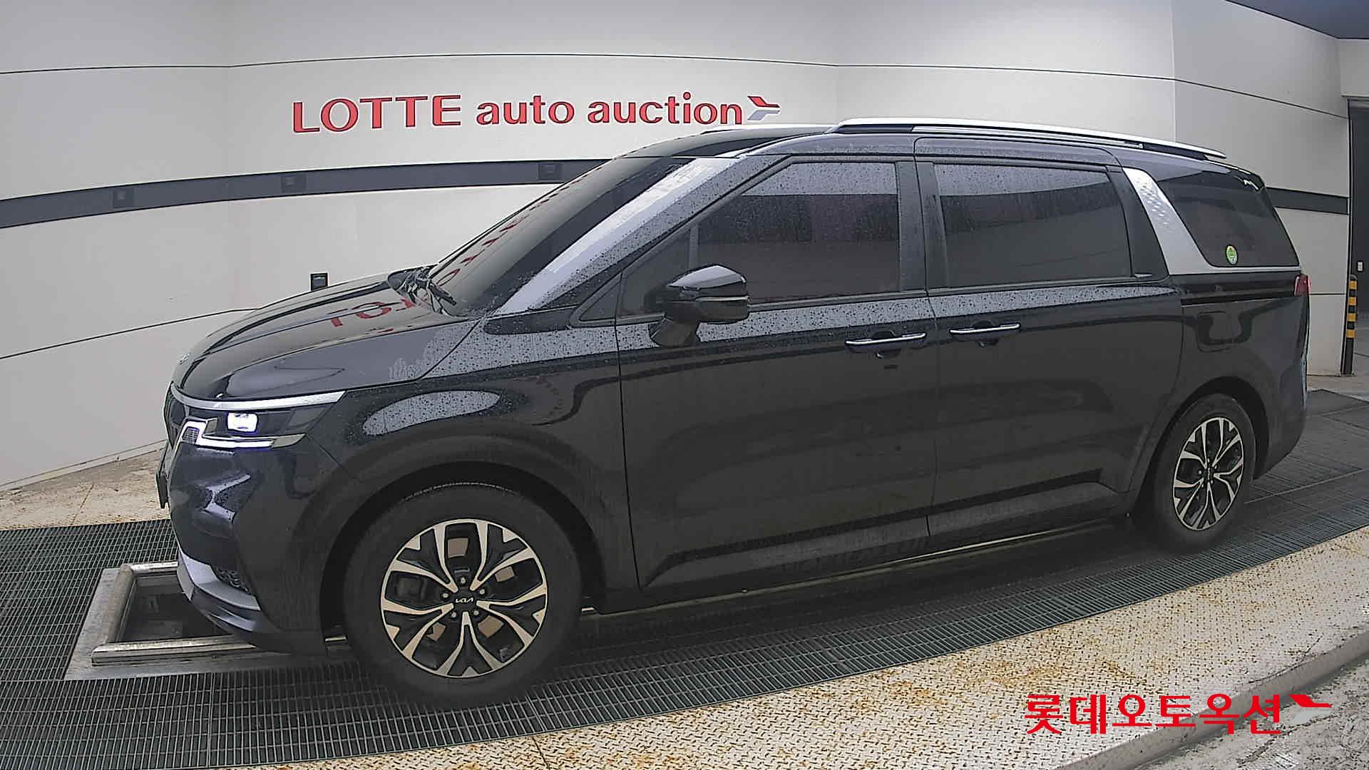 2023 - kia carnival