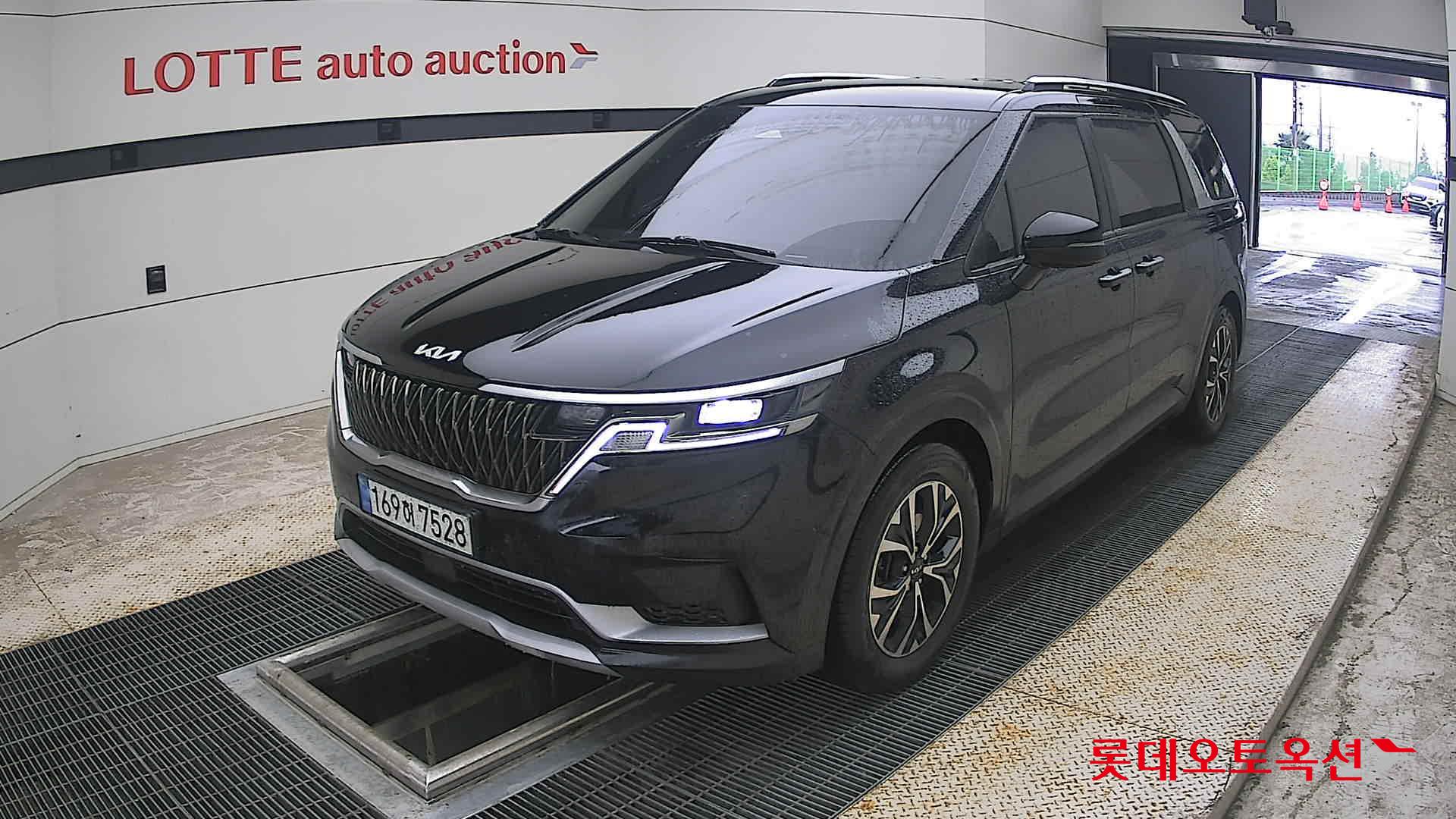 2023 - kia carnival