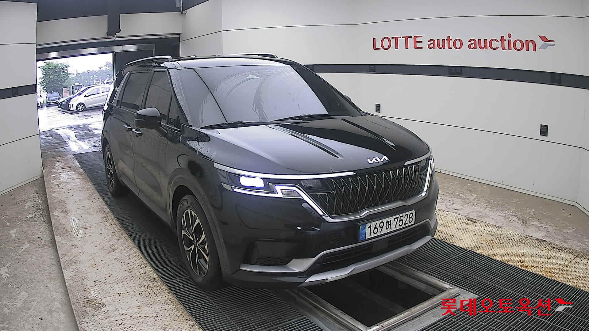 2023 - kia carnival