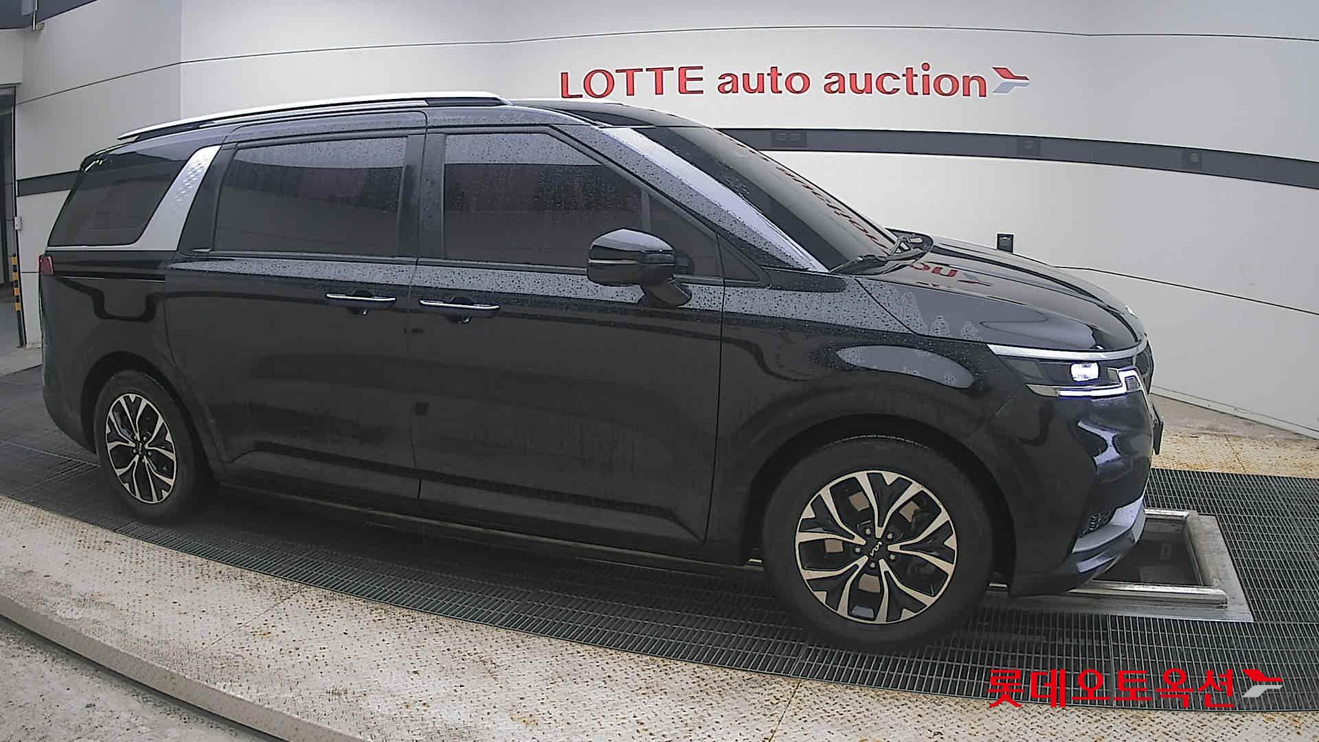 2023 - kia carnival