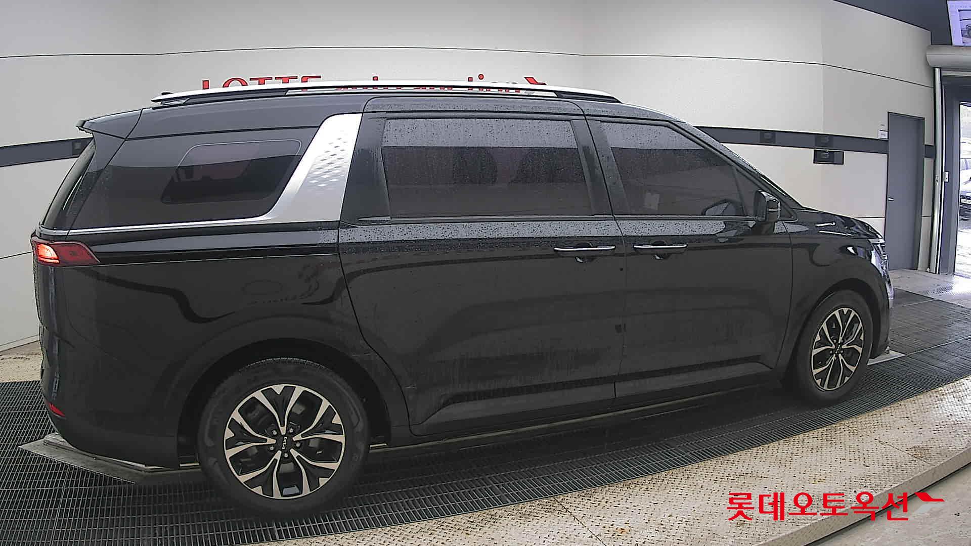 2023 - kia carnival