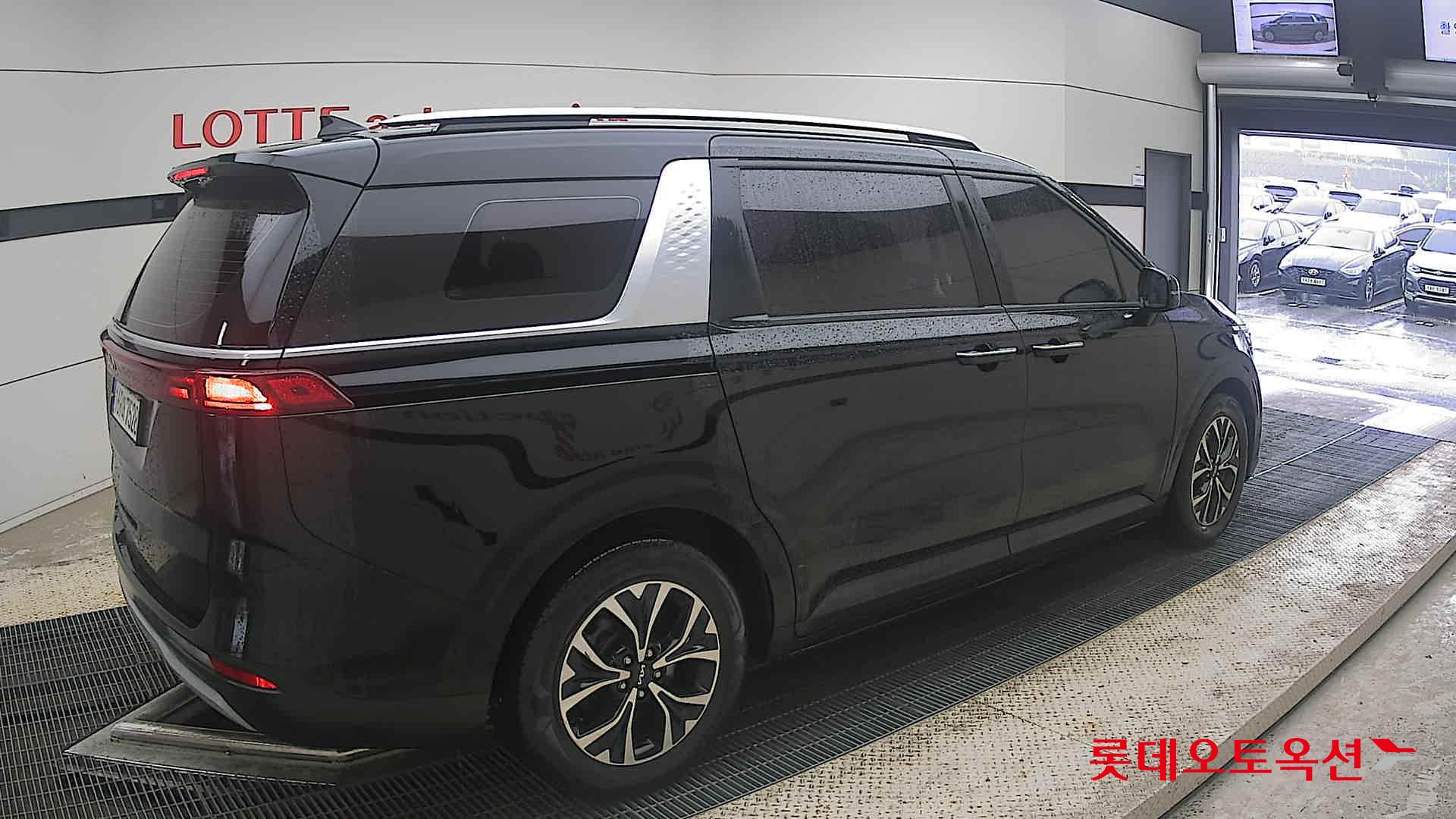 2023 - kia carnival