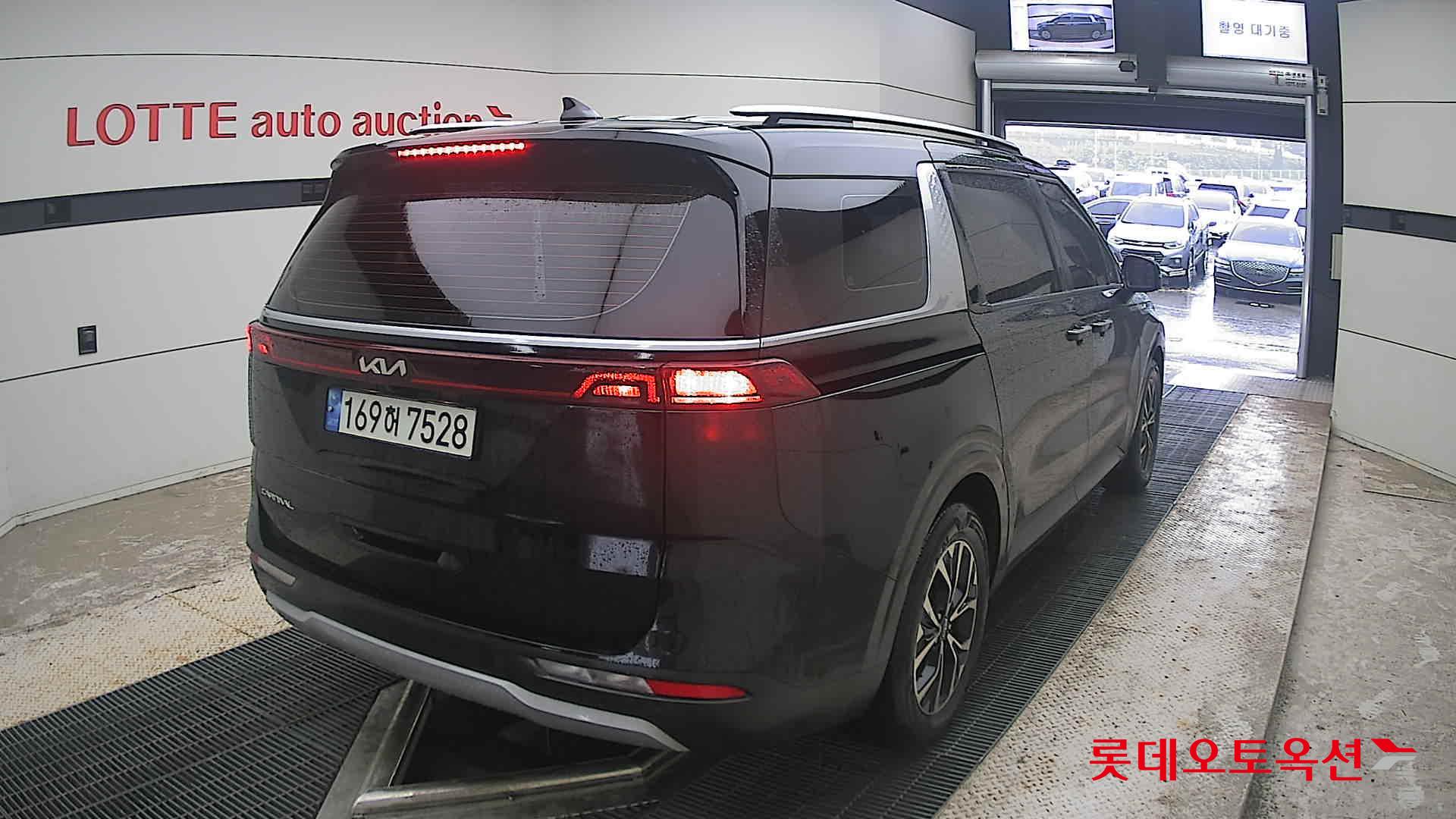 2023 - kia carnival