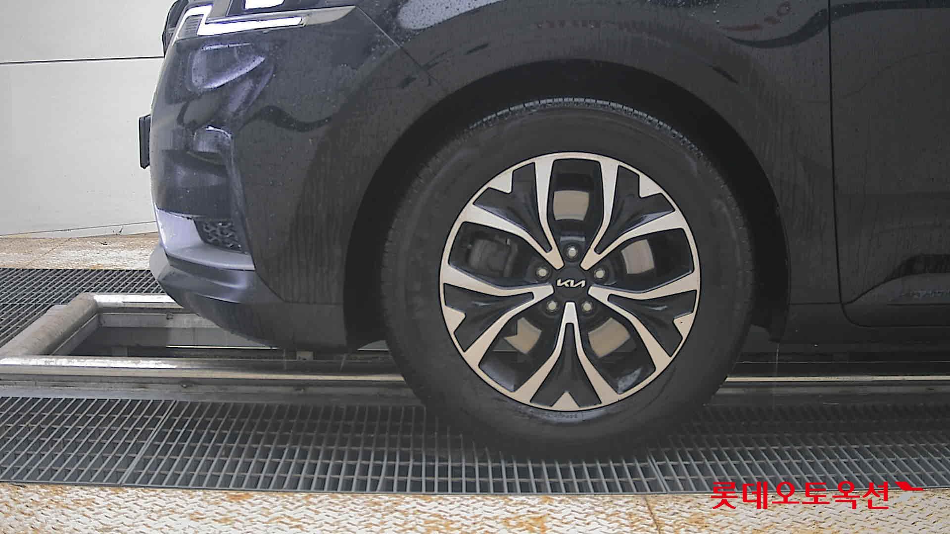 2023 - kia carnival