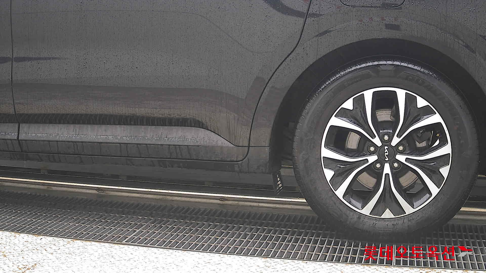 2023 - kia carnival
