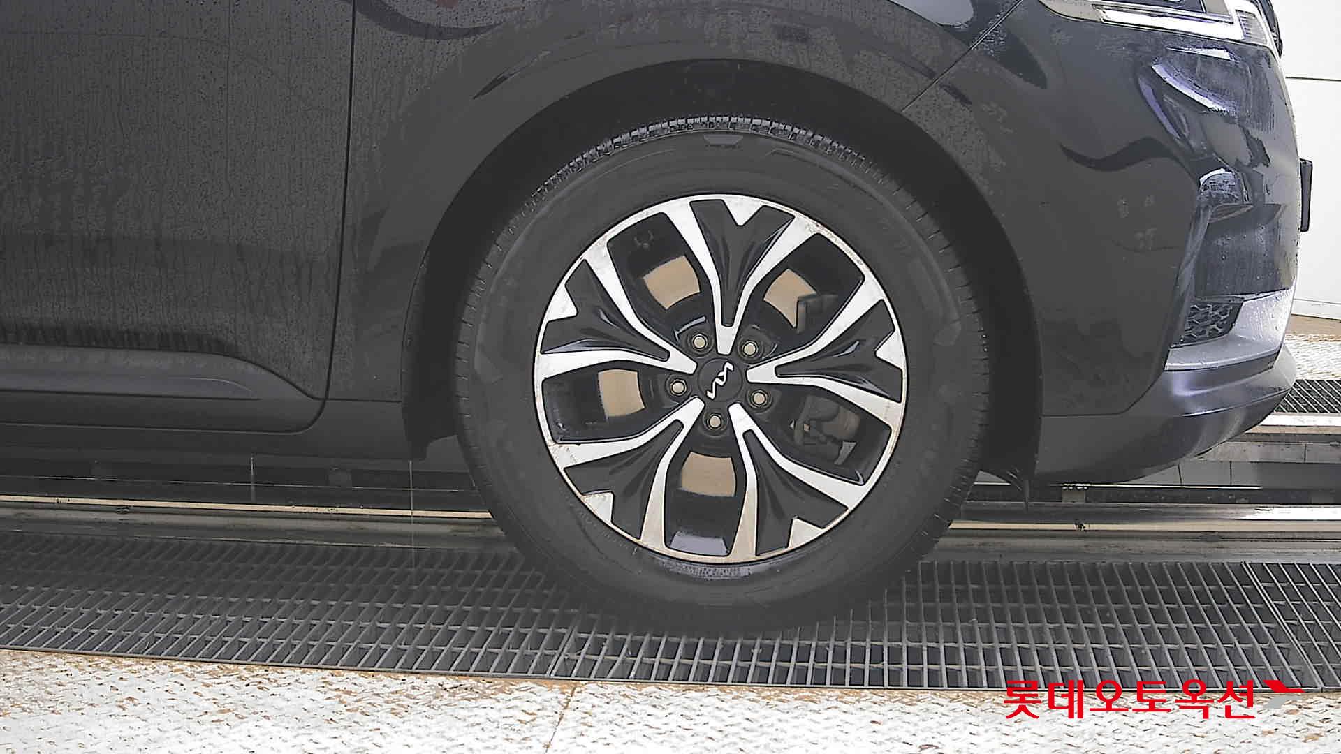2023 - kia carnival