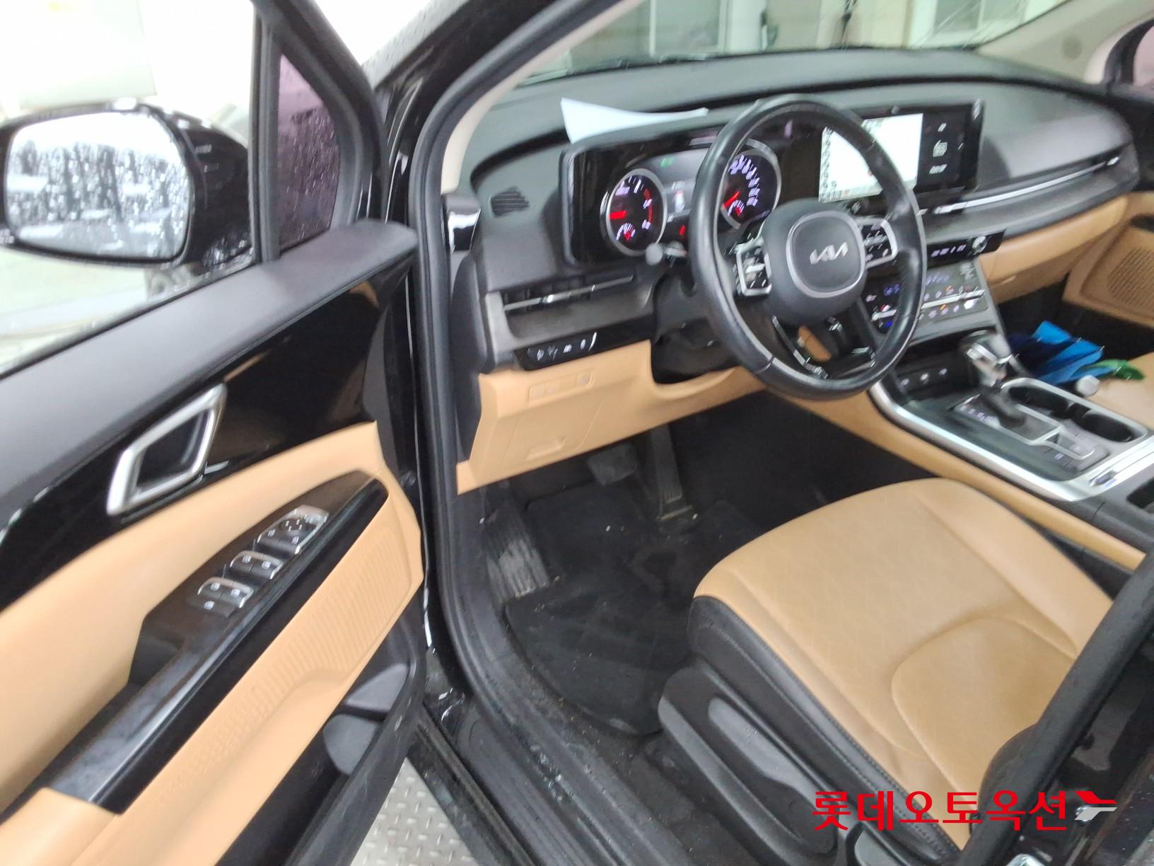 2023 - kia carnival