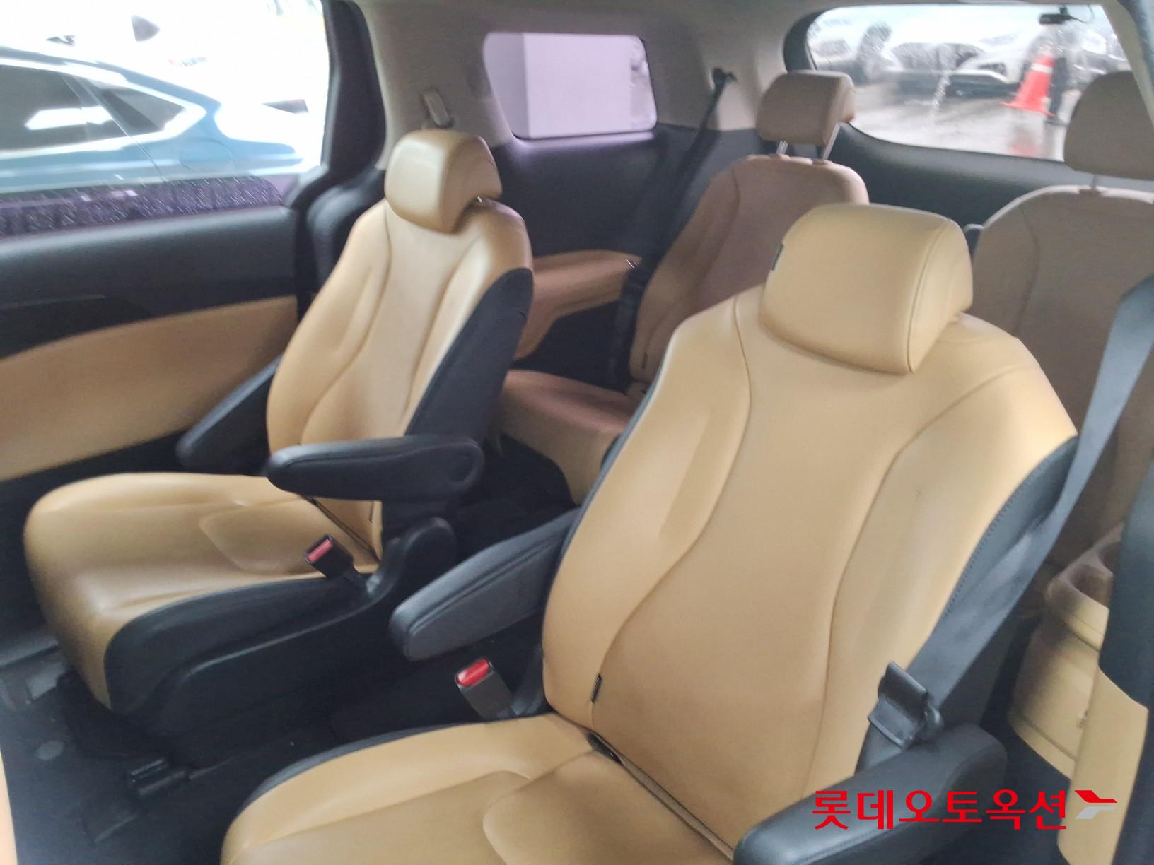 2023 - kia carnival