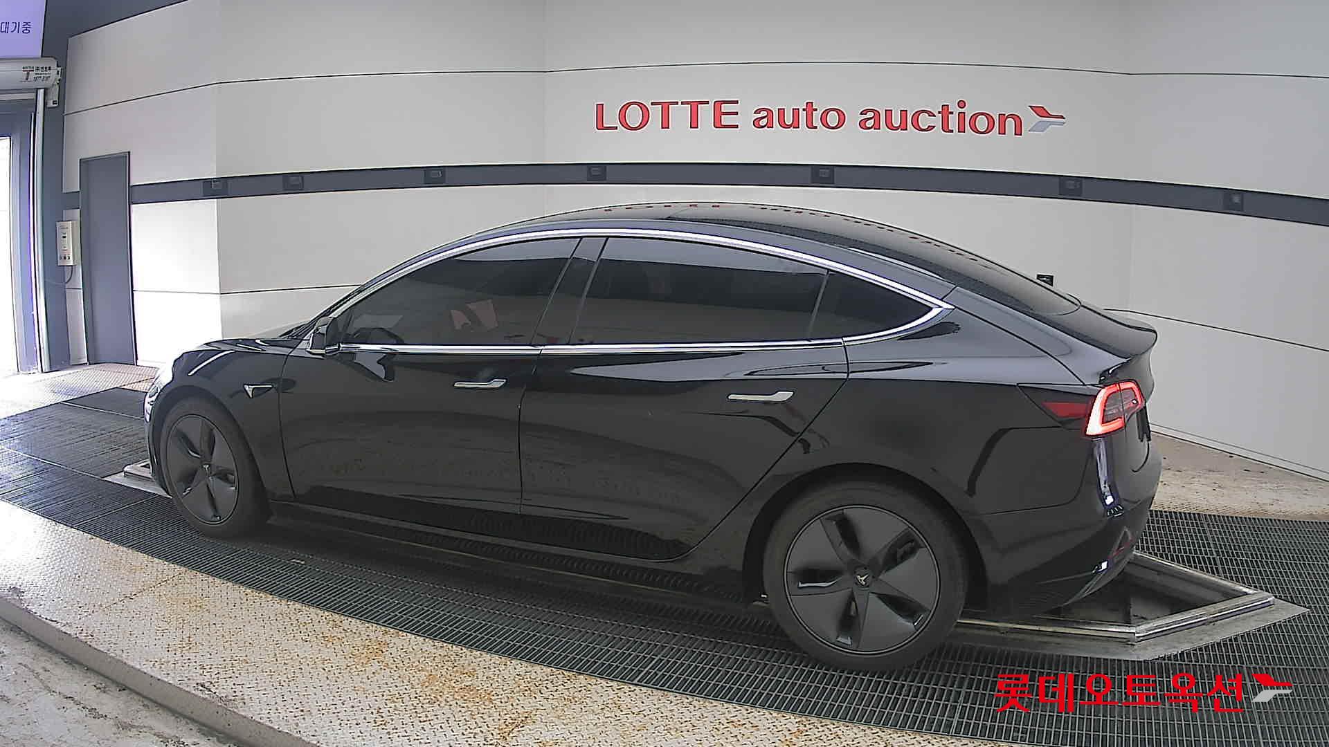 2020 - tesla model 3